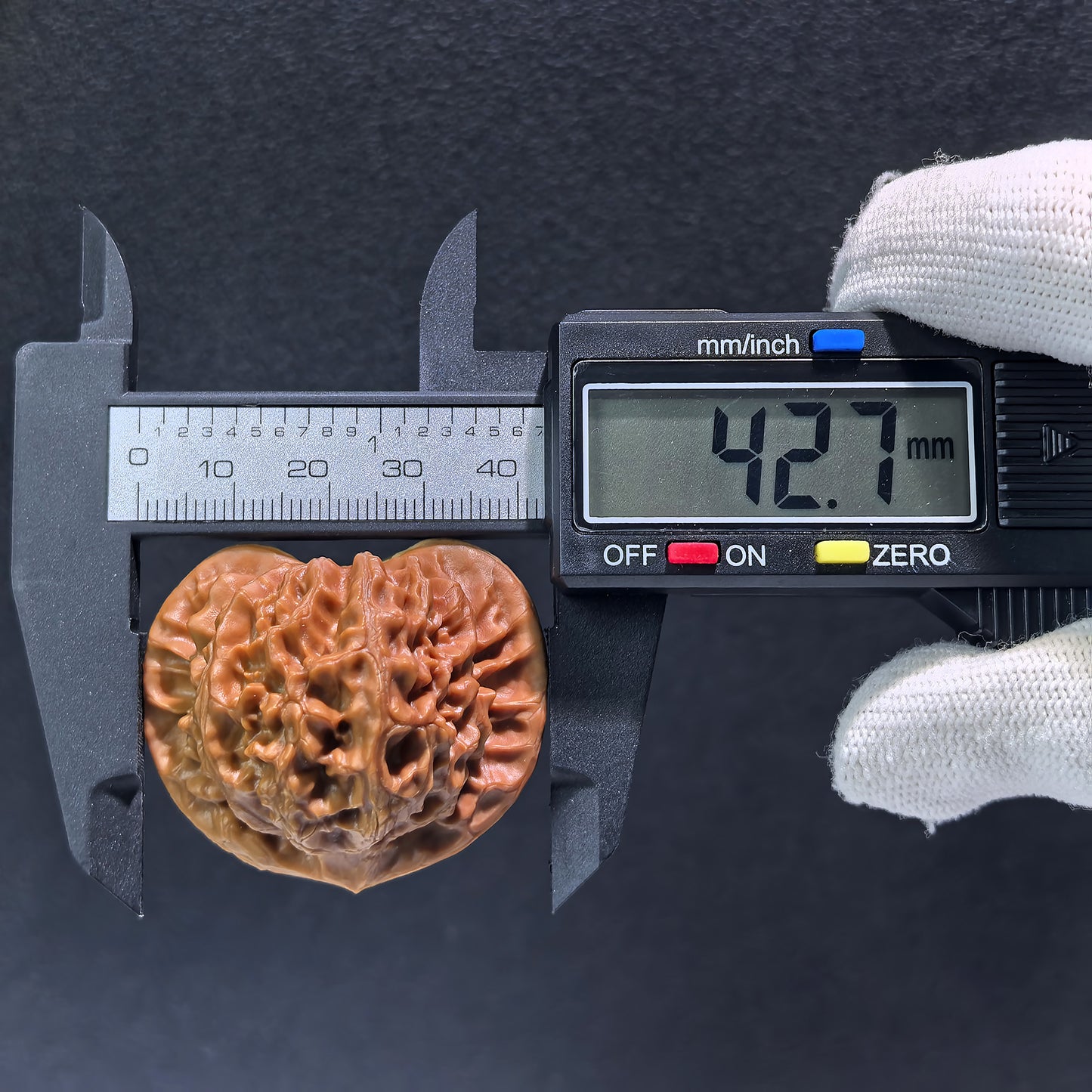 The "Palace Lantern" (Gong Deng) Pair | Boutique Grade | 43.0mm x 39.0mm x 37.0mm | GD-401C