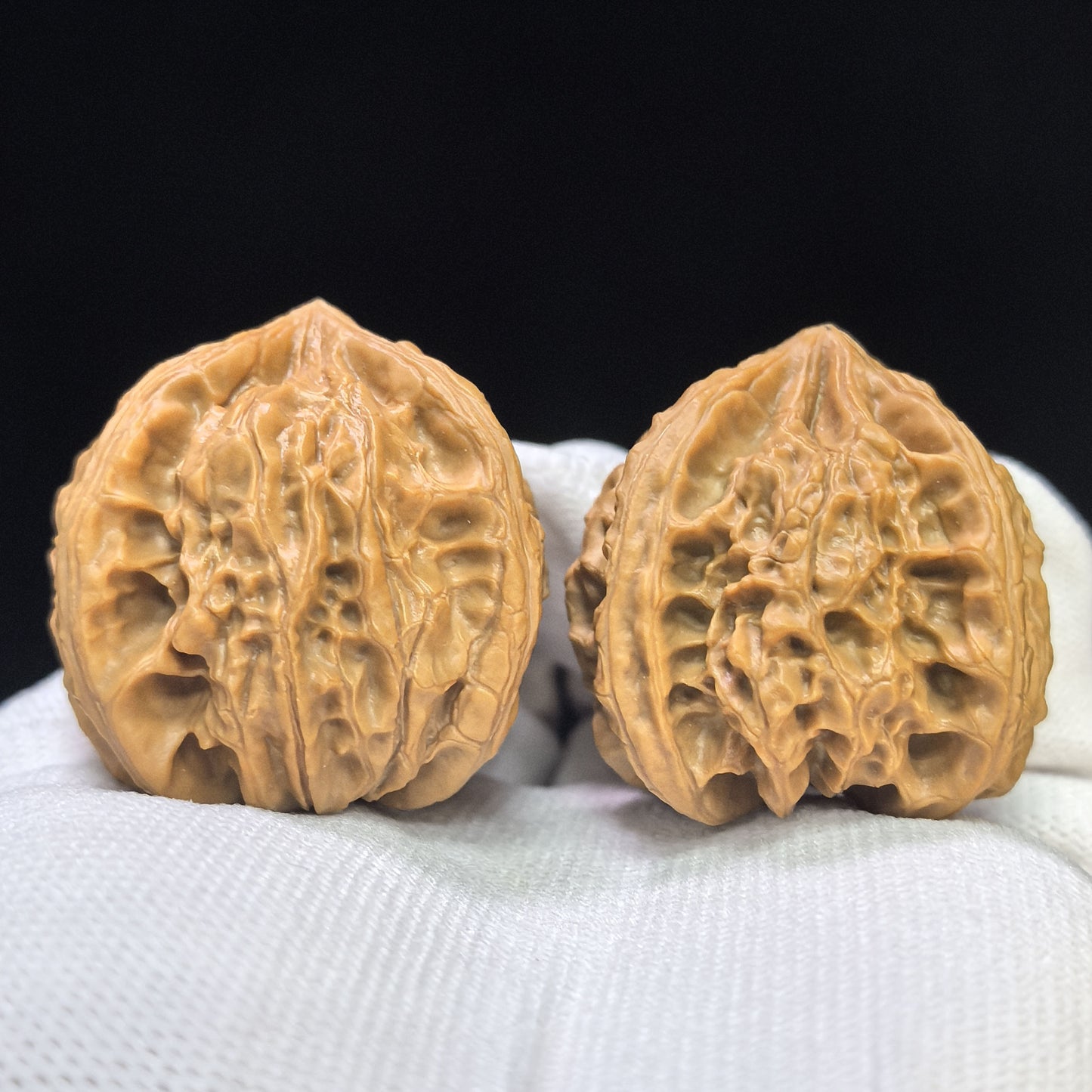 "Imperial Jade Seal X-Men" Yuxi Sileng X-Zhanjing Four-Ribbed Wenwan Walnuts Pair | 41.0mm x 40.0mm | YSFN-C227E