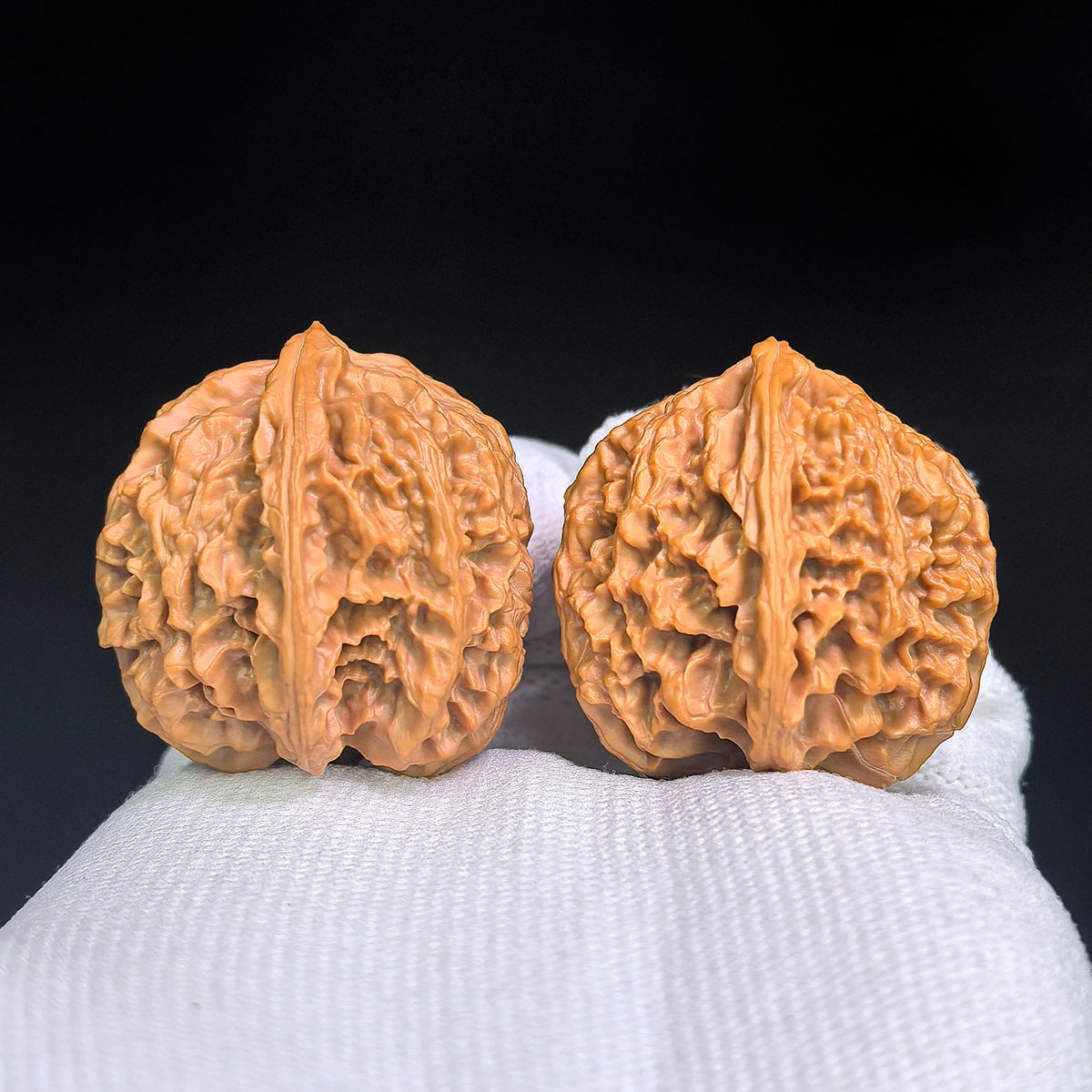 Miniature Butterfly-Form Apple Garden Wenwan Walnut Pair — 34.0mm x 33.0mm | XZHD-C1C5E