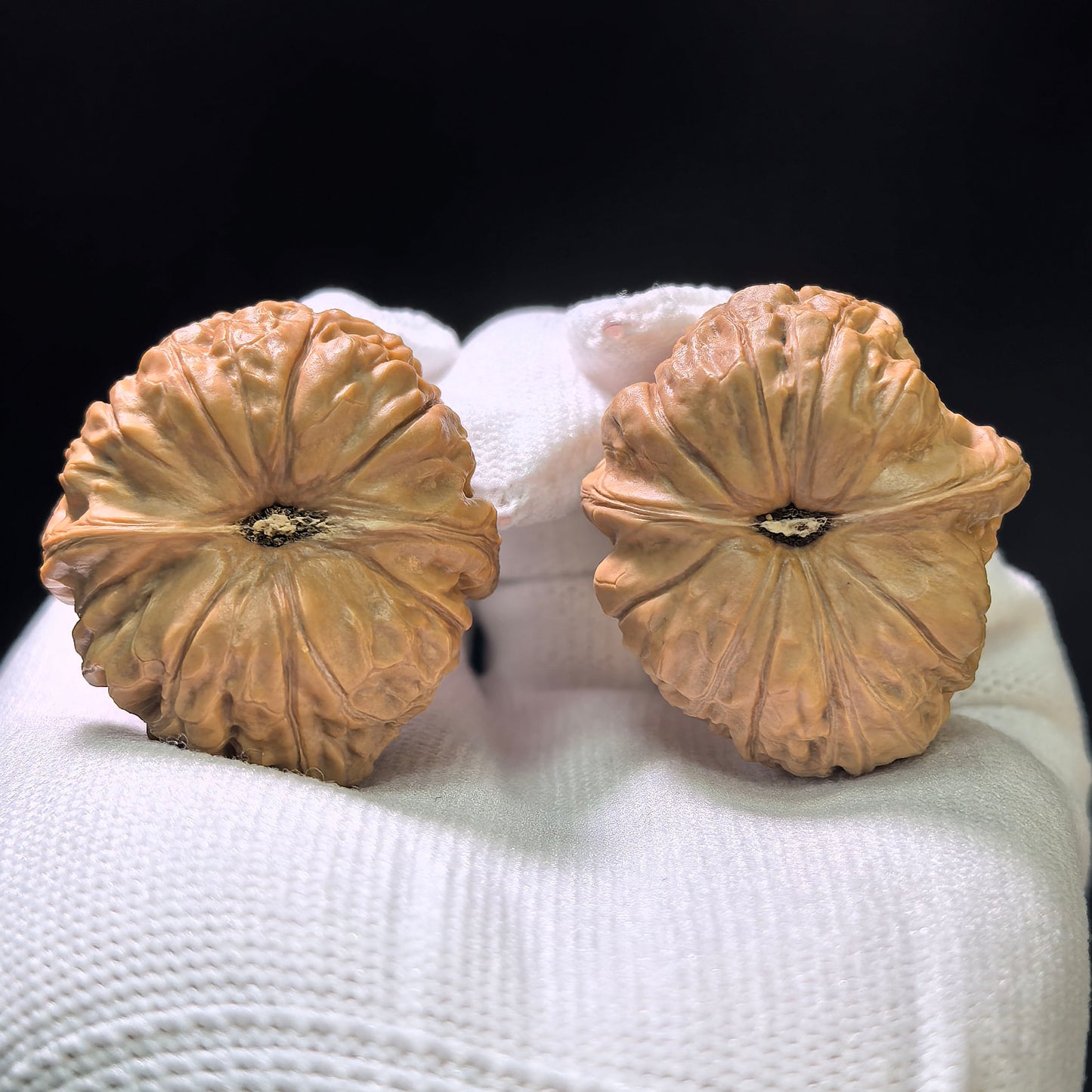 "Mini Pumpkin Stance" Xiaonanguadun Pocket Hand-Twist Wenwan Walnuts Pair | 33.0mm x 37.0mm | NGD-1107