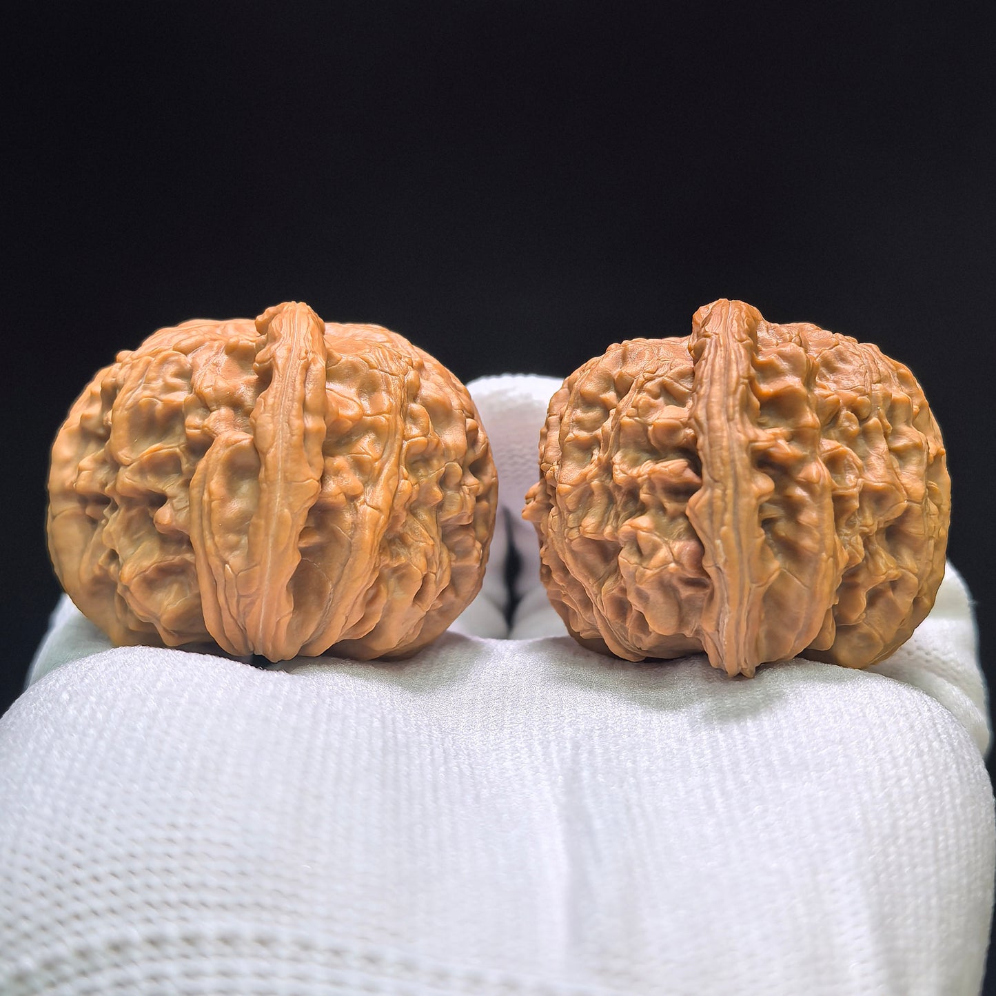 "White Lion Head" Bai Shishi Wenwan Walnuts Pair | 45.0mm x 43.0mm | BSJ-1552C