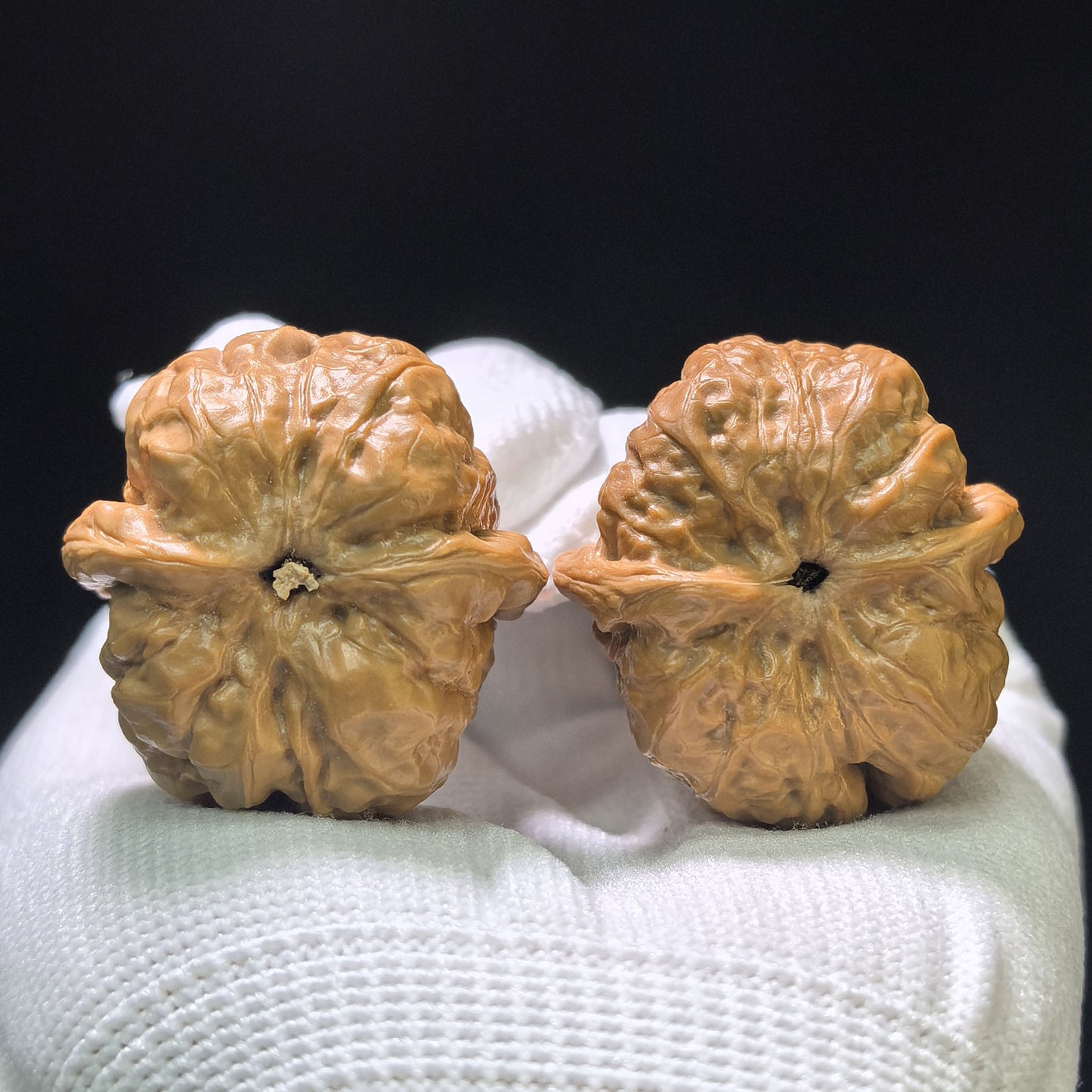 "Jade Toad Crystal Frog" Yuchan Shuijingwa Wenwan Walnuts (Pair) | 34.0mm x 35.0mm | Stock ID: W-1104