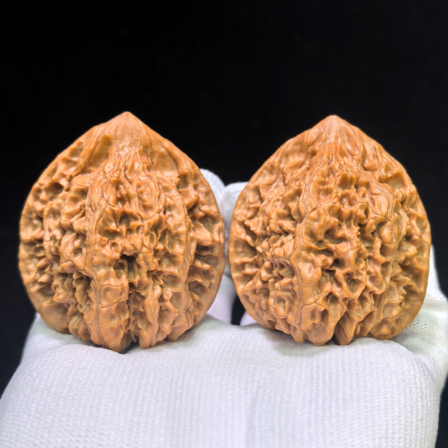 "Kylin-Pattern Peach Heart Concave Base" Qilinwen Taoxin Aodi Wenwan Walnuts (Pair) | 47.0mm x 42.0mm | Stock ID: QLW-1552C