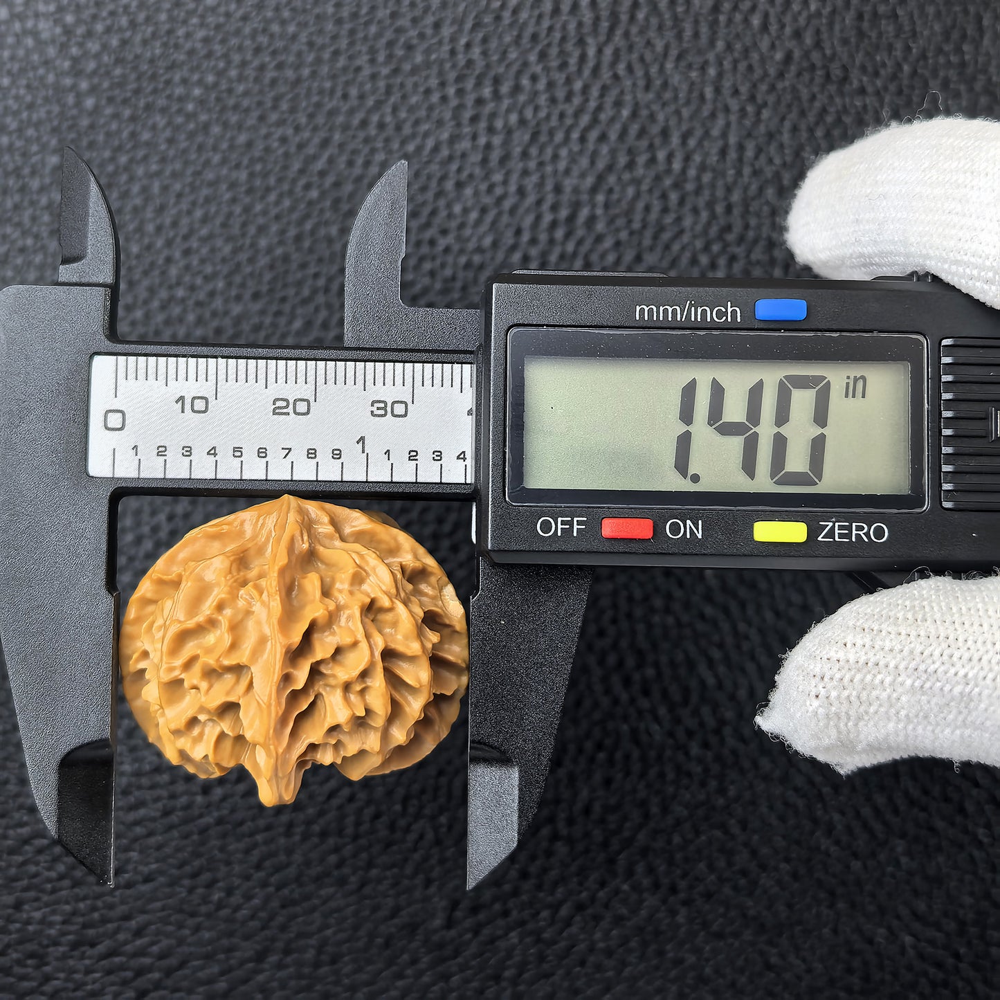 The "Qi San Four-Ridge" (Qi San Zheng Si Leng) Pair | 34.0mm x 33.0mm | QSZSL-301