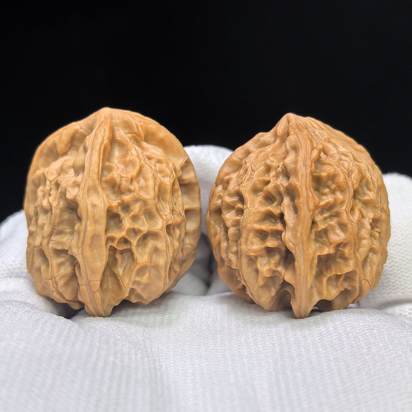 "Imperial Jade Seal Three-Ribbed" Yuxi Sanleng Multi-Ribbed Wenwan Walnuts Pair | 34.0mm x 37.0mm | YSSN-C225E
