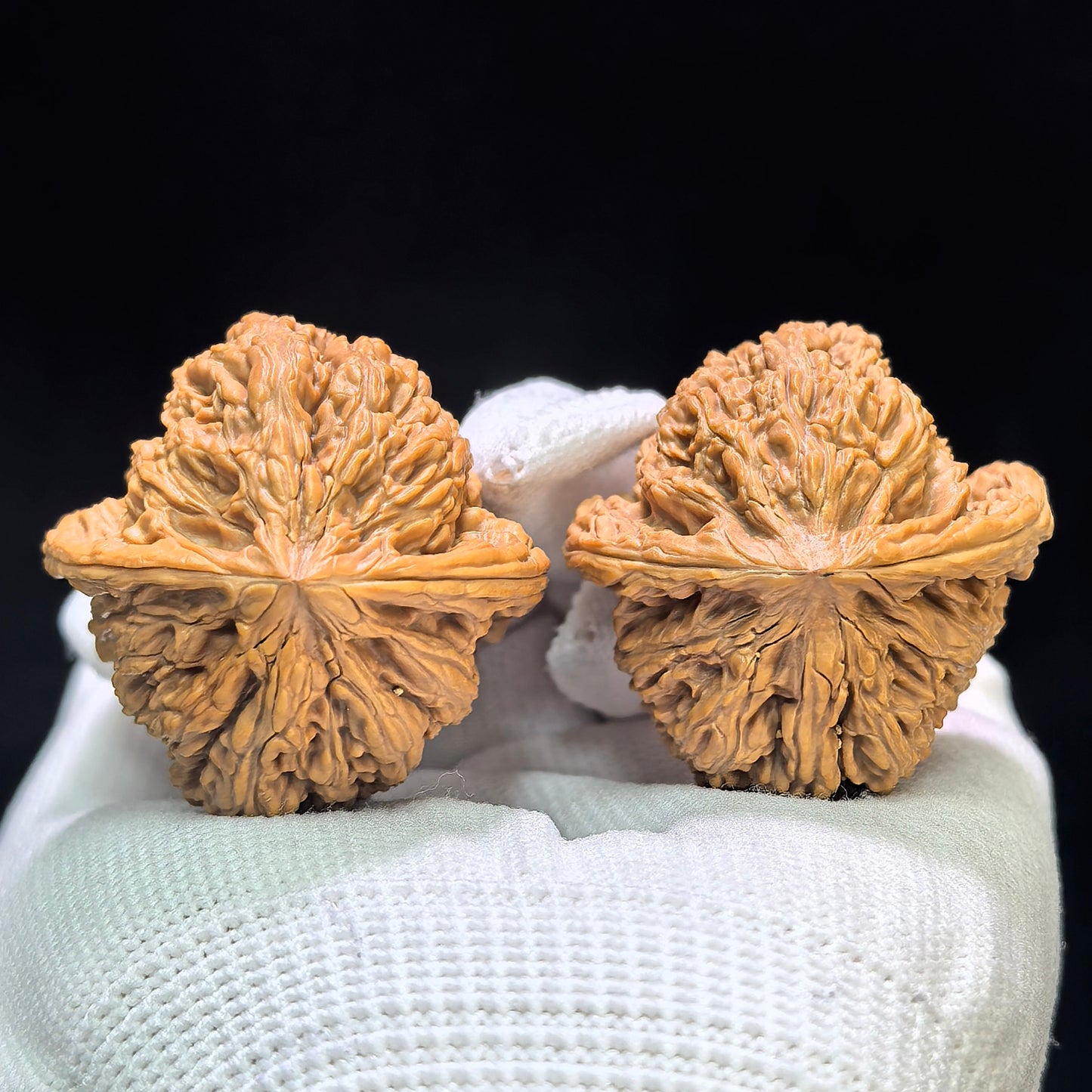 "Red Ruby / Red Gem" Hongbaoshi HBS-1601 Low-Profile Wenwan Walnuts Pair | 38.0mm x 39.0mm | HBS-1601