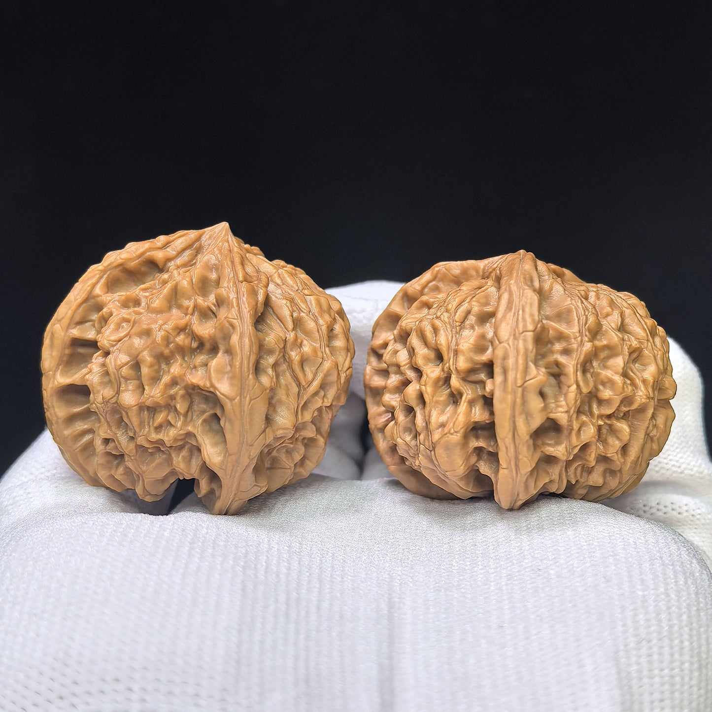 "Imperial Jade Seal Three-Ribbed" Yuxi Sanleng Multi-Ribbed Wenwan Walnuts Pair | 41.0mm x 40.0mm | YSSN-C223E