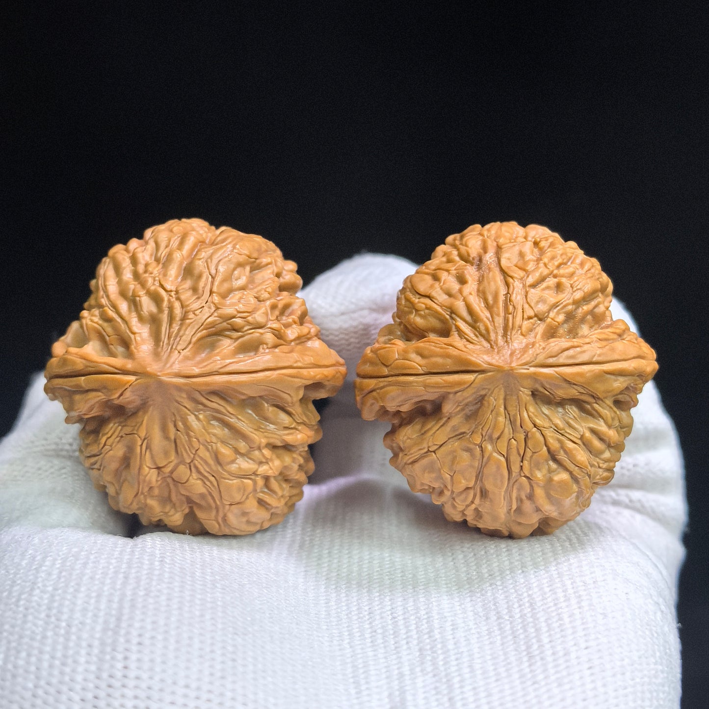 "Red Koi" Hongjinli HJL-17B1C Low-Profile Wenwan Walnuts Pair | 39.0mm x 42.0mm | HJL-17B1C
