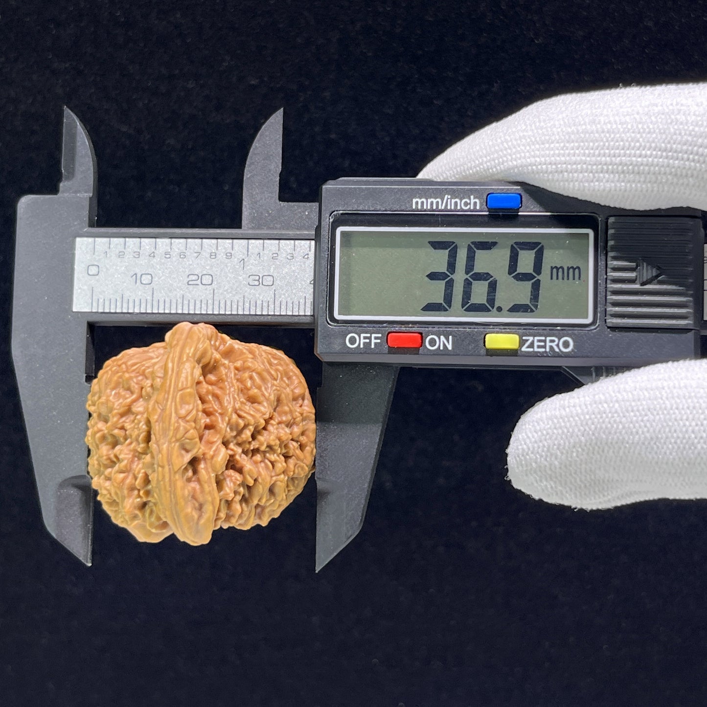 The "Nanjiang Stone" (Nan Jiang Shi) Ergonomic Giant Pair | 40.0mm x 38.0mm | NJS-903