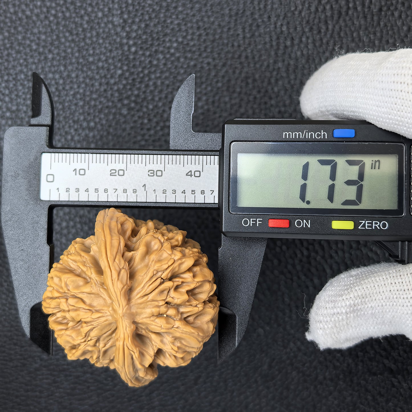 The "Hundred Longevity" (Bai Shou) Pair | 47.0mm x 43.0mm | BSJ-402