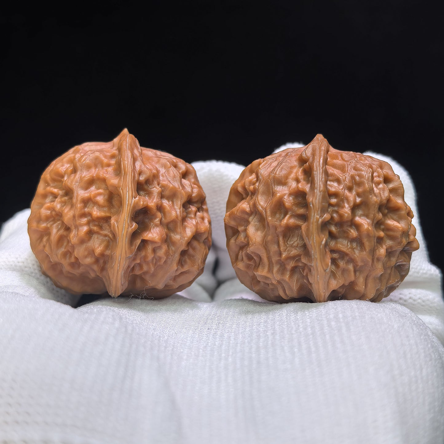 "Porcelain Doll" Ciwawa Wenwan Walnuts Pair | 37.0mm x 37.