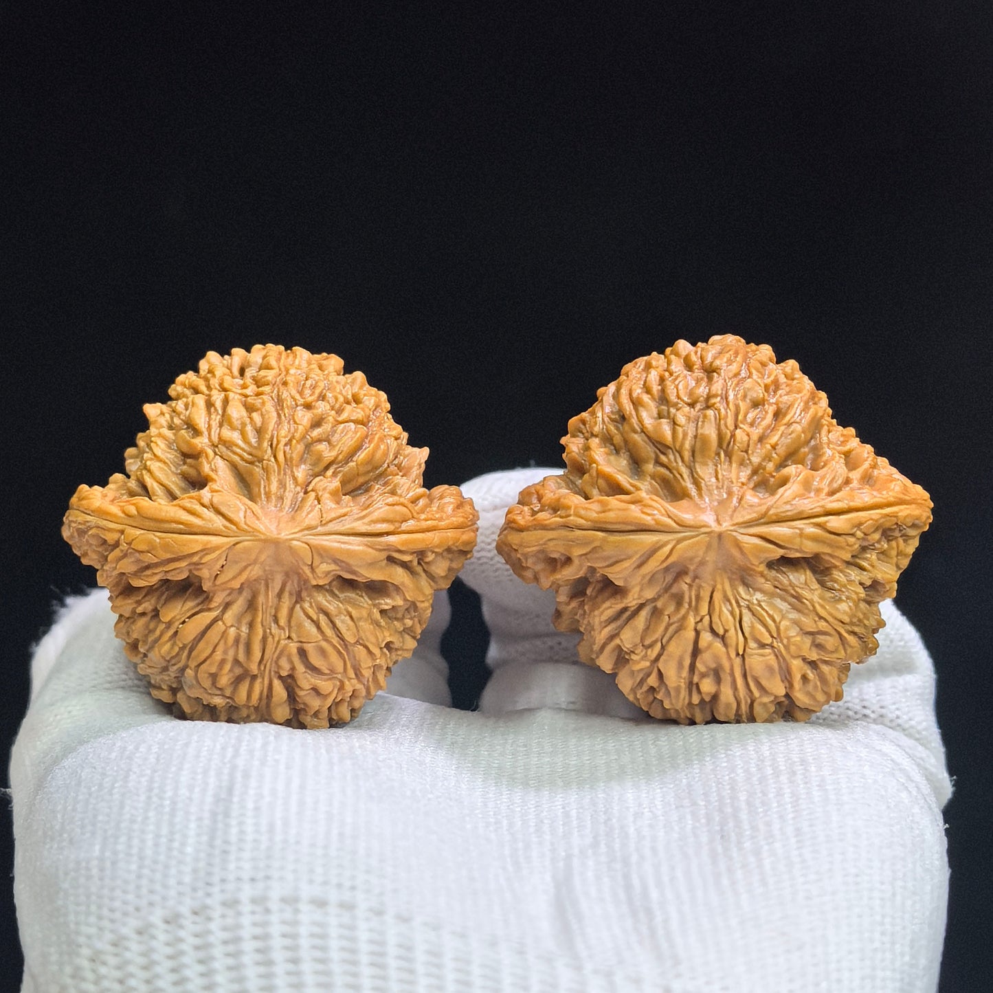 "Concave Base Peach Heart Nanjiangshi" Aodi Taoxin Nanjiangshi BDTXNJS-17B8C Low-Profile Wenwan Walnuts Pair | 46.0mm x 43.0mm | BDTXNJS-17B8C