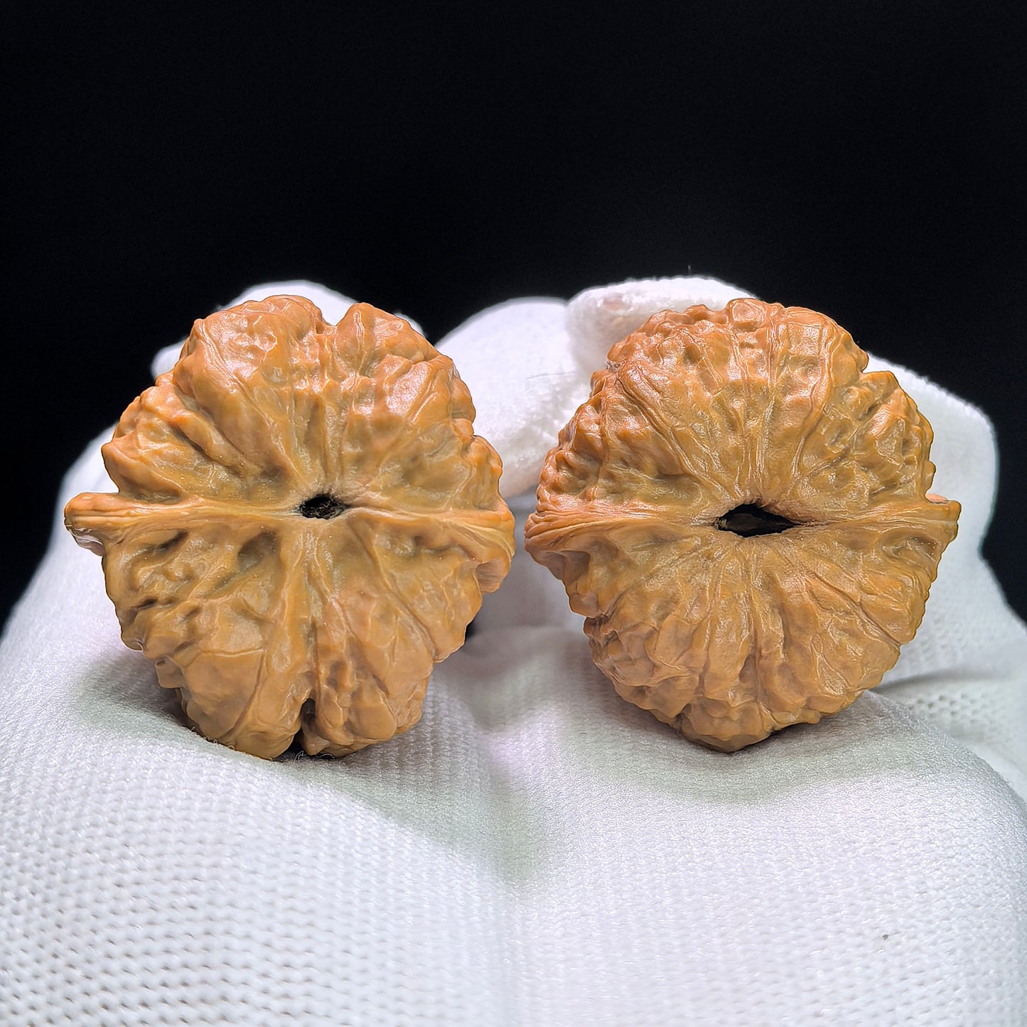 "Pocket Crystal Frog" Xiuzhen Shuijingwa Wenwan Walnuts (Pair) | 34.0mm x 35.0mm | Stock ID: XZW-1401