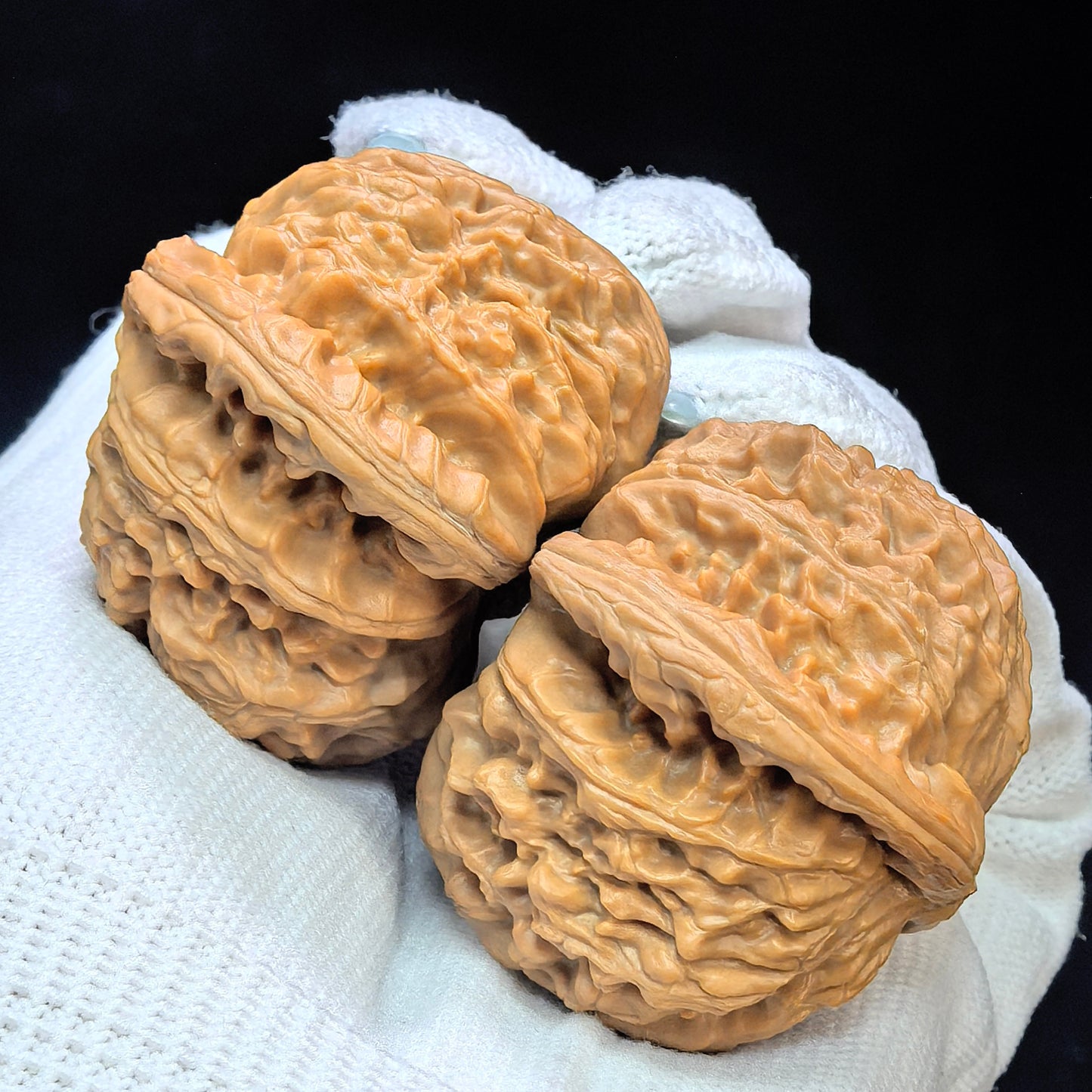 "Spherical White Lionhead" Qiuxing Baishizi QXBSJ-1506C Low-Profile Wenwan Walnuts Pair | 44.0mm x 44.0mm | QXBSJ-1506C