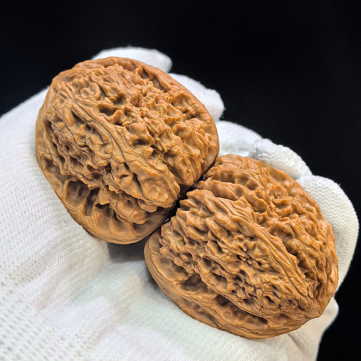 "Tri-Rib Nanjiangshi" Three-Sided Nanjiangshi Wenwan Walnuts (Pair) | 41.0mm x 40.0mm | Stock ID: NJS-1505C