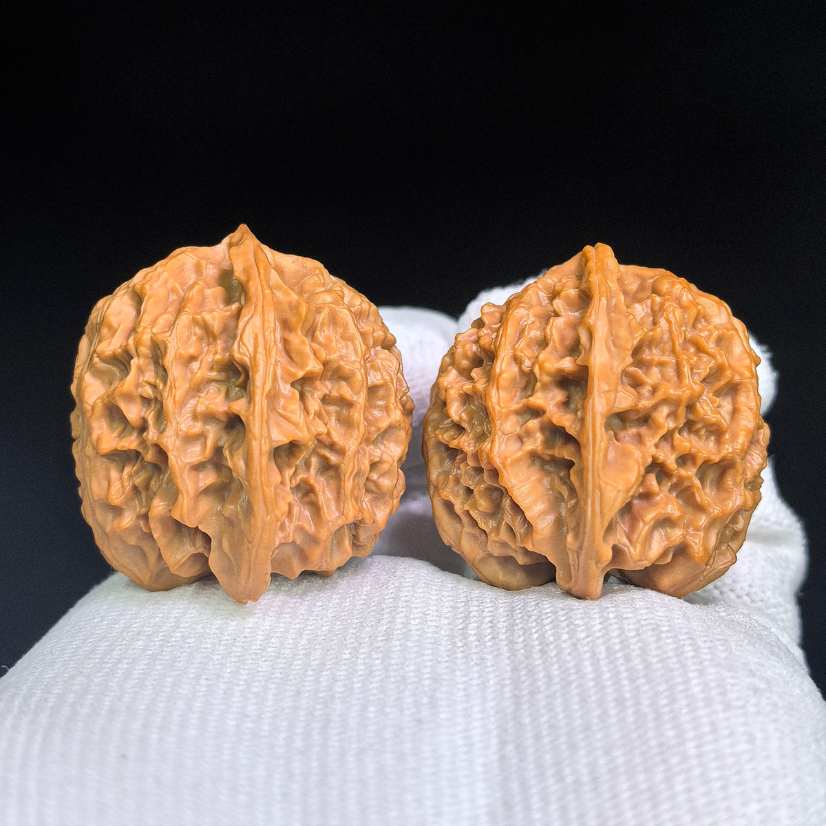Miniature Butterfly-Form Apple Garden Wenwan Walnut Pair — 34.0mm x 33.0mm | XZHD-C1C5E