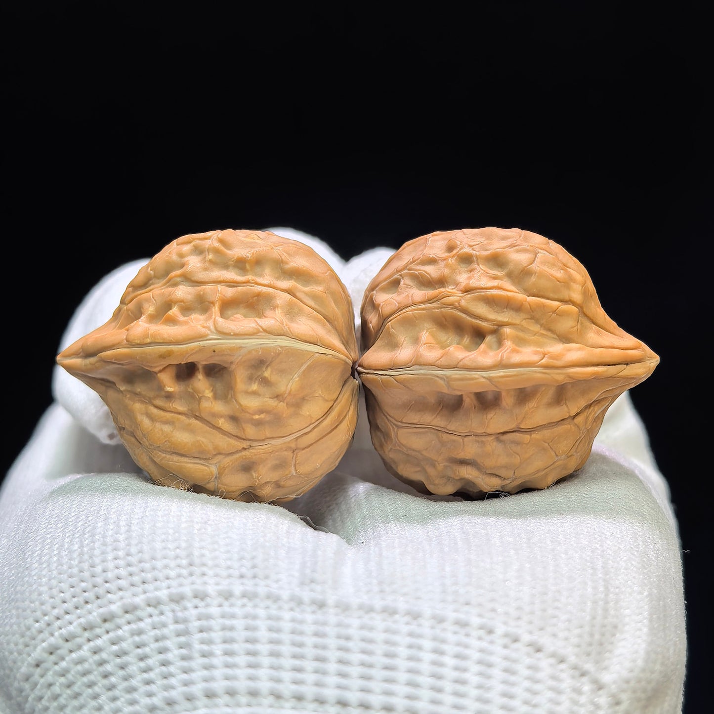 "Mini Turtle Shell Texture" Xiuzhen Gujiaowen XZGJW-1602 Pocket-Sized Wenwan Walnuts Pair | 30.0mm x 32.0mm | XZGJW-1602