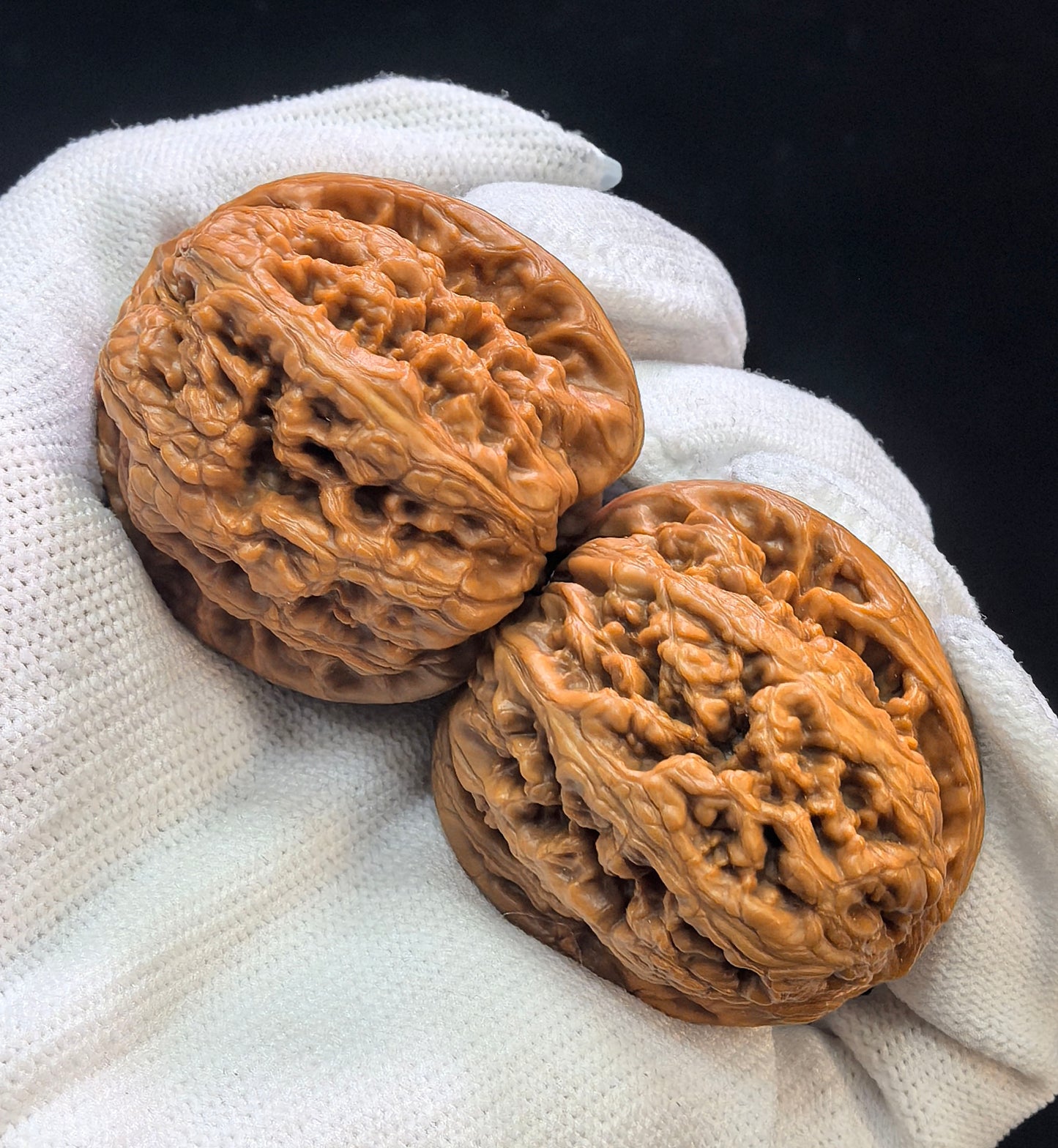 "North China General Shoulder" Huabei Jiangjun Bang Wenwan Walnuts (Pair) | 39.0mm x 40.0mm | Stock ID: HBJJB-1502C