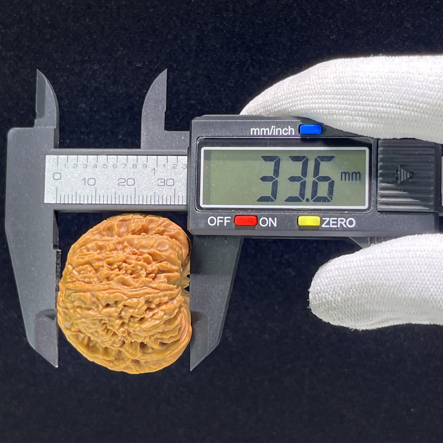 The "Nanjiang Stone" (Nan Jiang Shi) Ergonomic Giant Pair | 40.0mm x 38.0mm | NJS-903