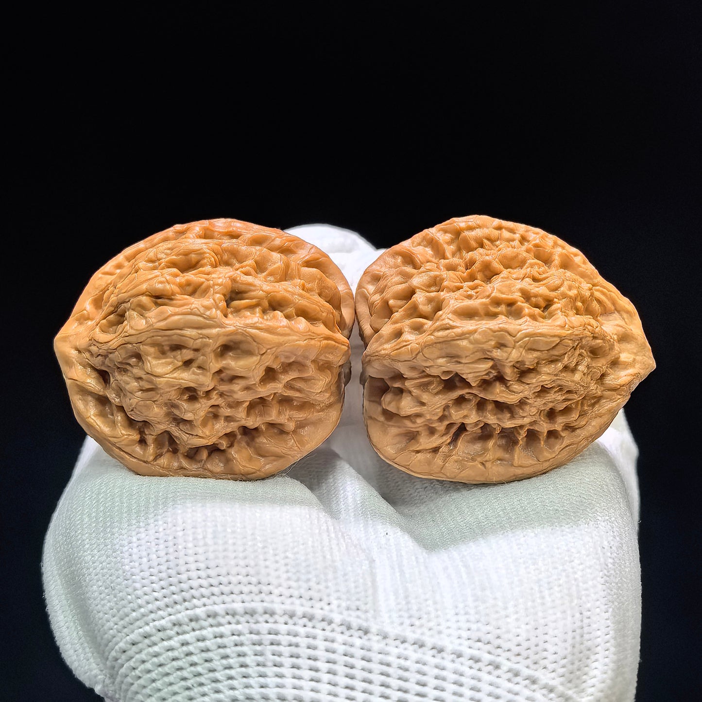 "Golden Noble" Jin Gongzi JGZ-1601 Low-Profile Wenwan Walnuts Pair | 40.0mm x 39.0mm | JGZ-1601
