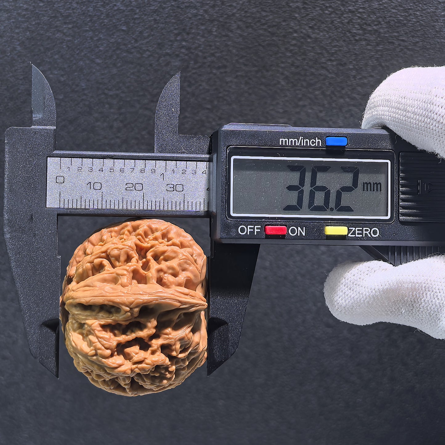 The "Thick Ridge - Smooth Sailing" (Cu Jin - Yi Fan Feng Shun) Pair | 40.0mm x 42.0mm | CJ-404