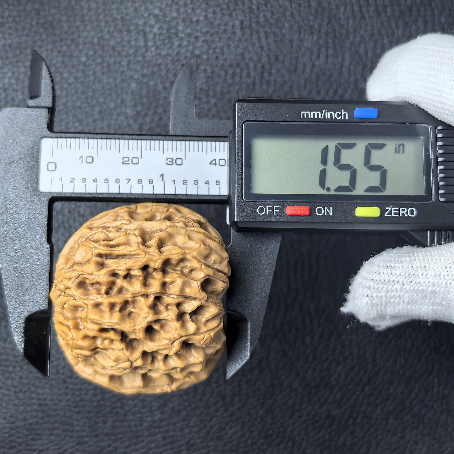 The "Hundred Longevity" (Bai Shou) Pair | 43.0mm x 39.0mm | BSSZT-01