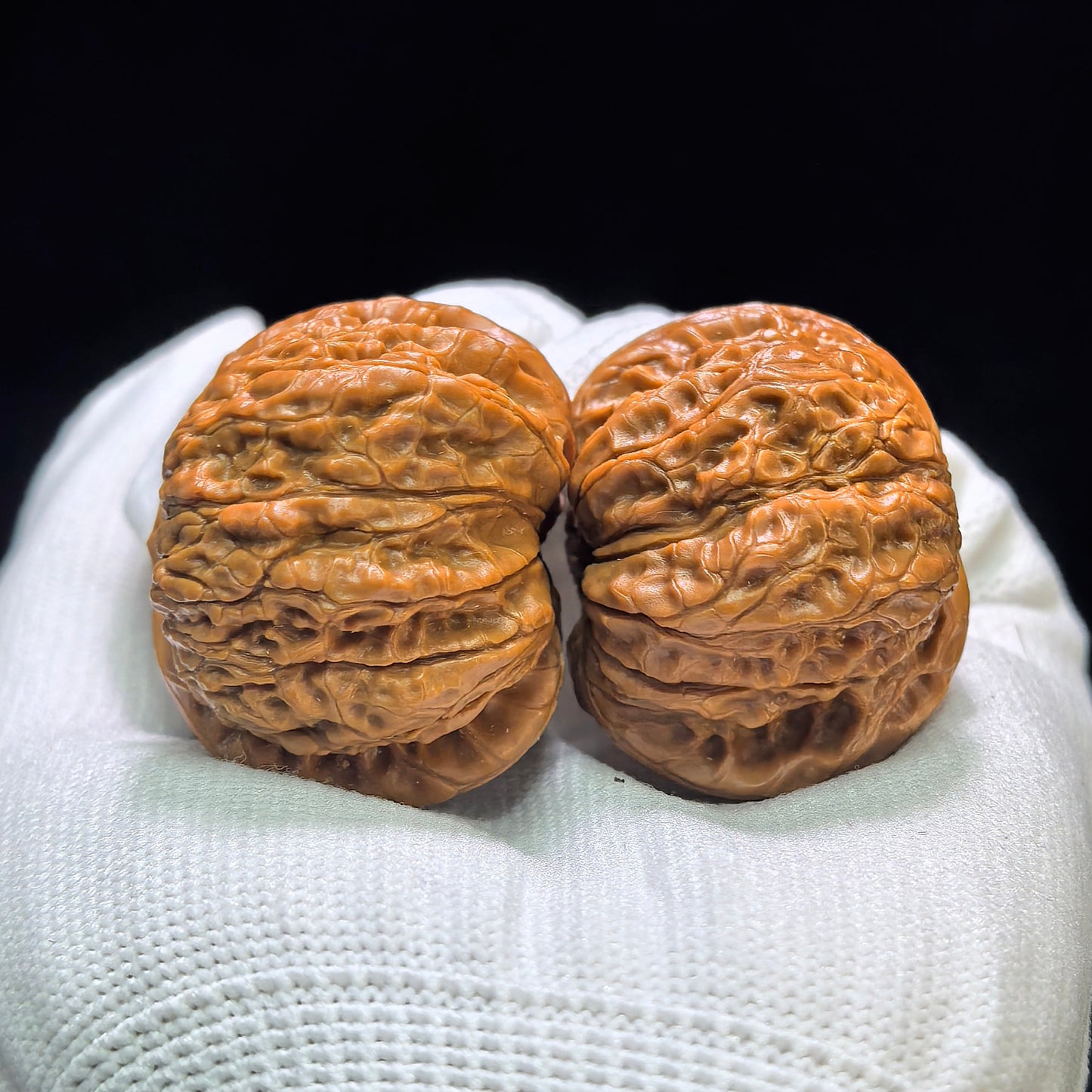 "Blood Qilin" Xue Qilin XQL-1601 Low-Profile Wenwan Walnuts Pair | 38.0mm x 38.0mm | XQL-1601