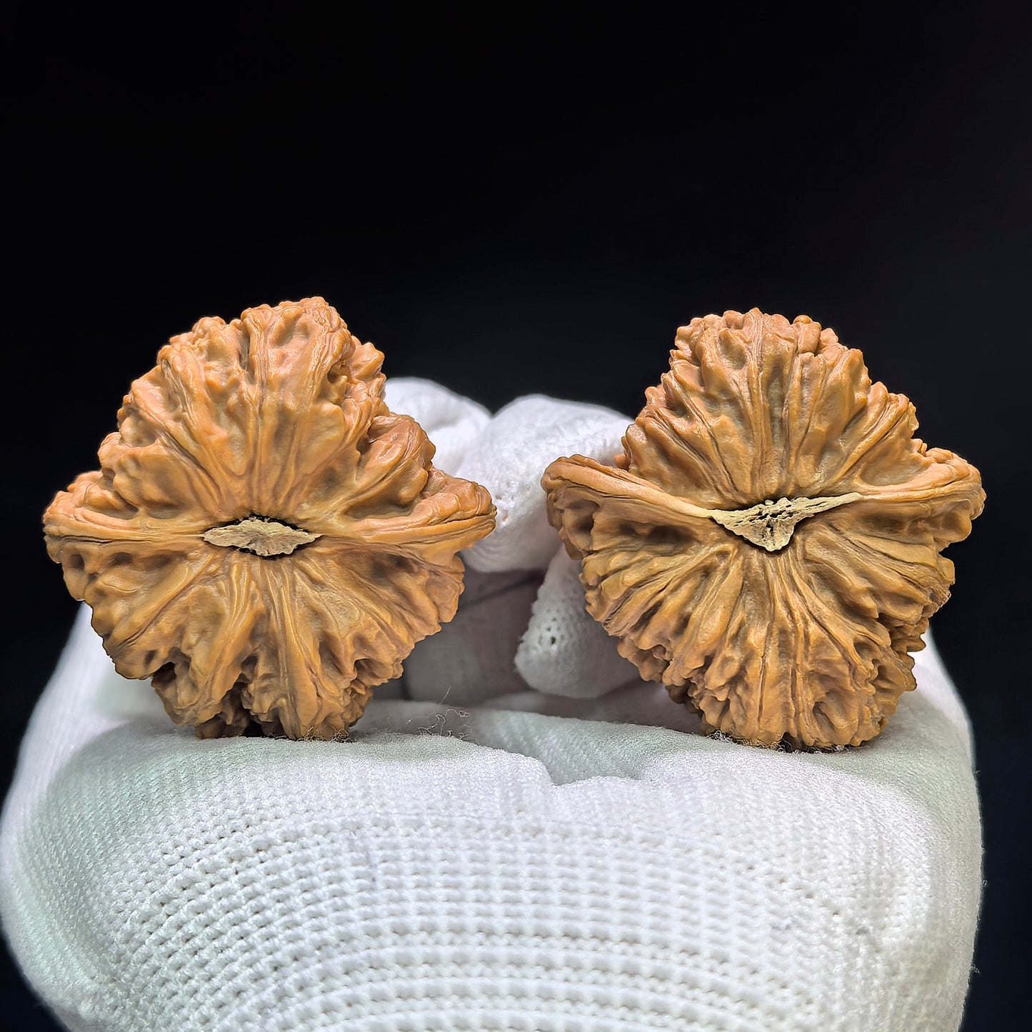 "Red Ruby / Red Gem" Hongbaoshi HBS-1601 Low-Profile Wenwan Walnuts Pair | 38.0mm x 39.0mm | HBS-1601