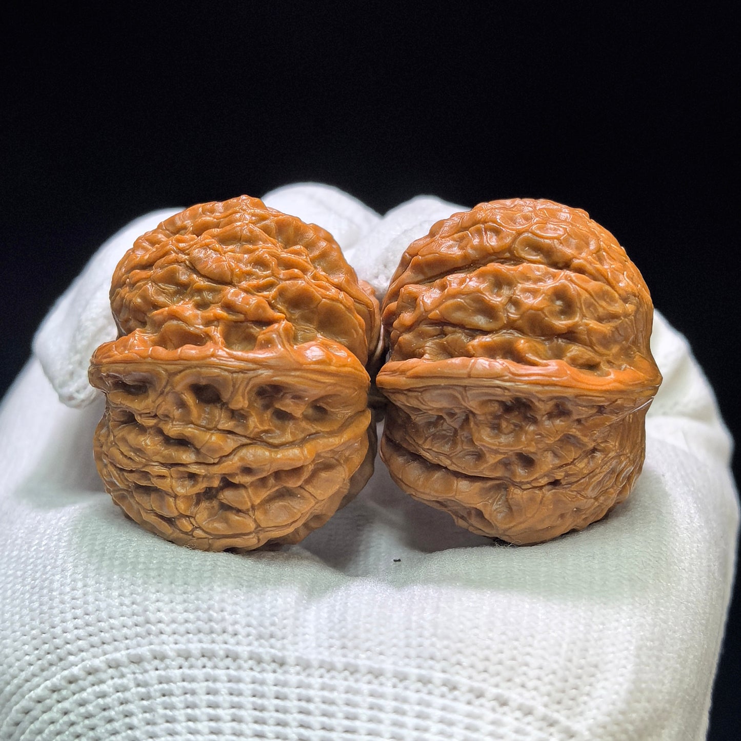 "Blood Qilin" Xue Qilin XQL-1601 Low-Profile Wenwan Walnuts Pair | 38.0mm x 38.0mm | XQL-1601