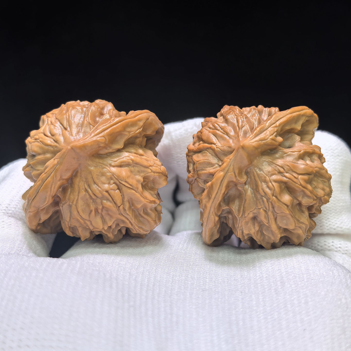 "High Apex Tutu" Gaojian Tutu Wenwan Walnuts Pair | 41.0mm x 39.0mm | TT-1551C
