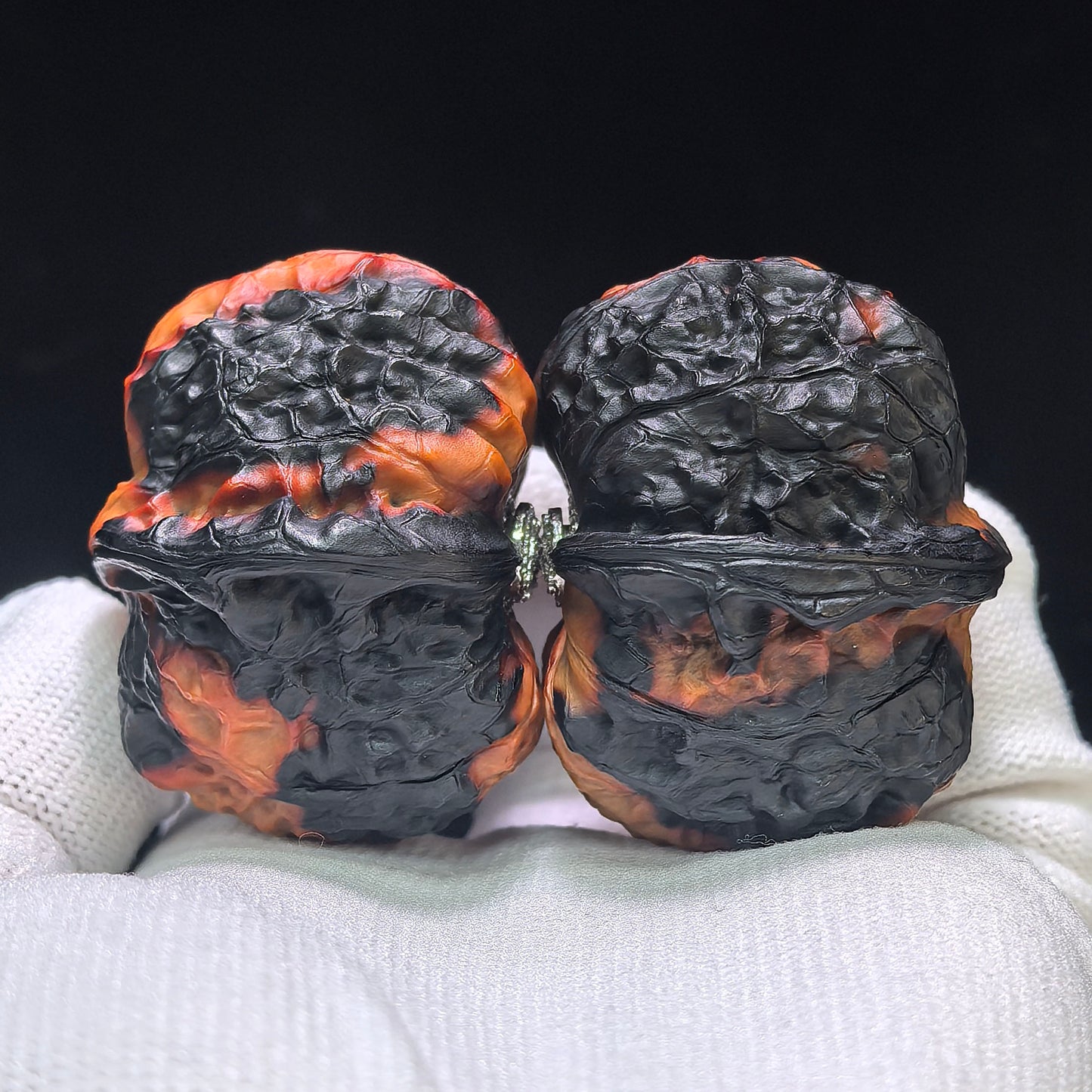 "Earth-Muffled Pumpkin Pier" (Di Men Gua Dun) Scholar Walnuts | Inlaid Rotatable Dragon Head Navels | 41.0mm x 45.0mm | High-Contrast Dual-Tone Masterpiece | Stock ID: DMLGD-101SY