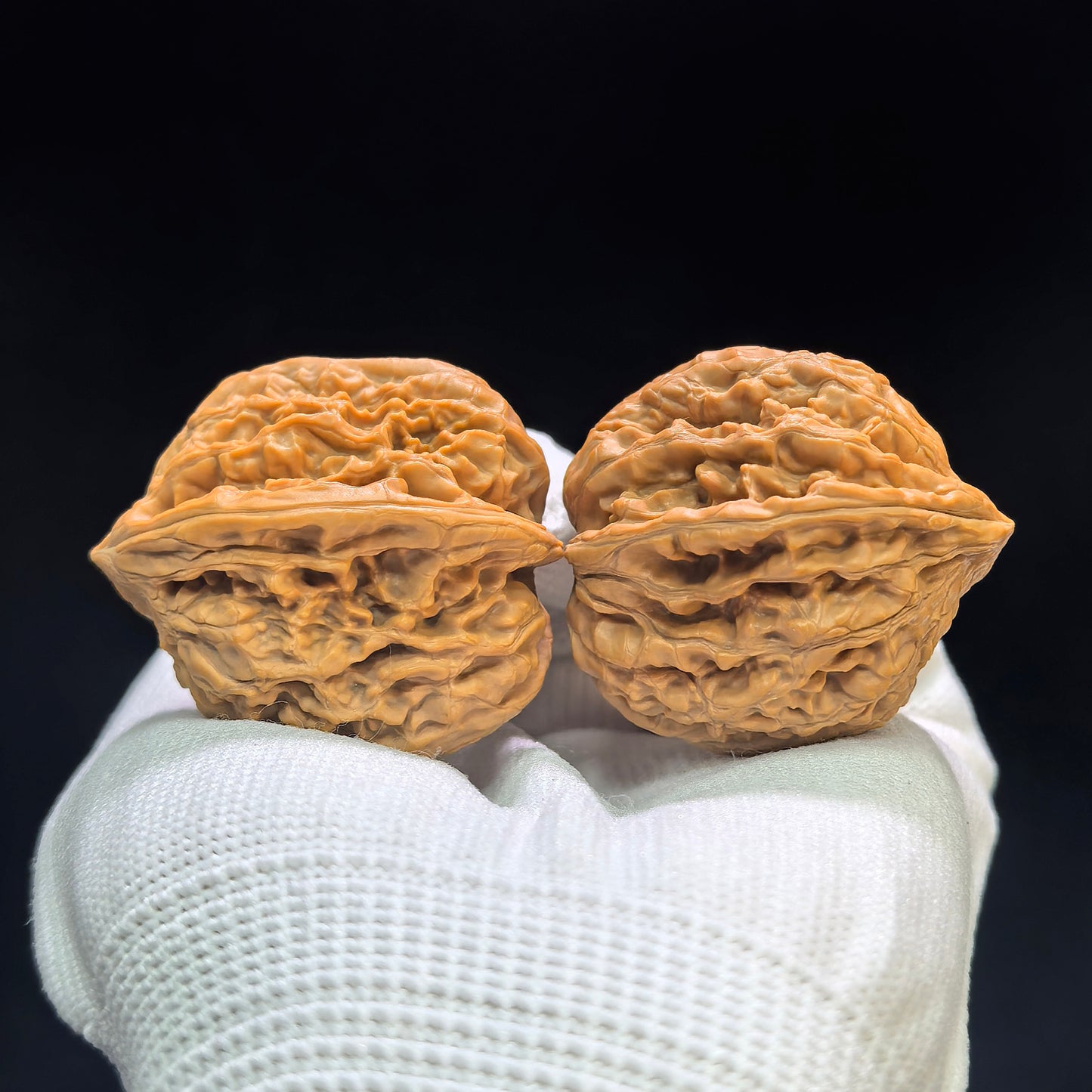 "Red Brocade Carp" Hong Jinli HJL-1601 Low-Profile Wenwan Walnuts Pair | 34.0mm x 38.0mm | HJL-1601