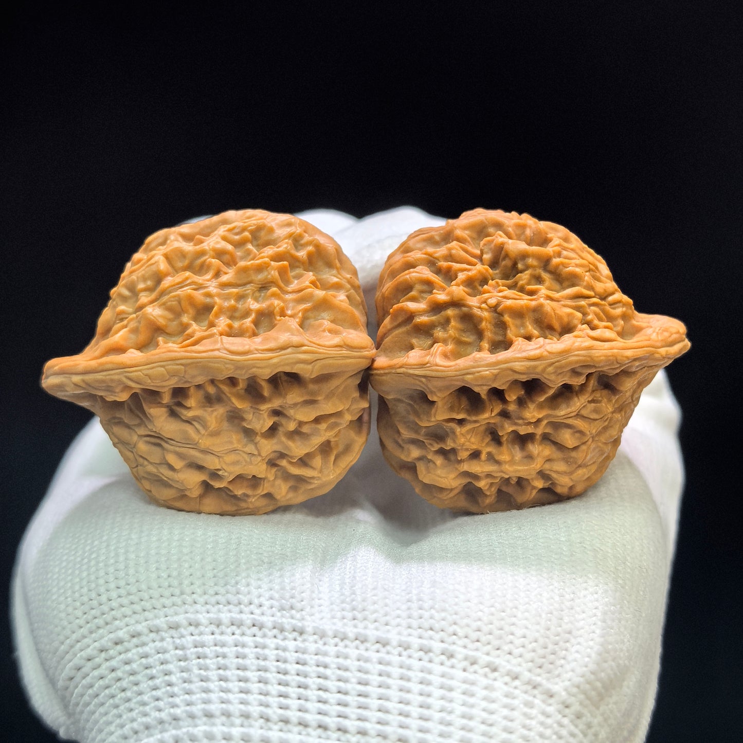 "Triangular Red Lionhead" Sanjiao Hongshizi SJHSZ-1601 Low-Profile Wenwan Walnuts Pair | 38.0mm x 37.0mm | SJHSZ-1601
