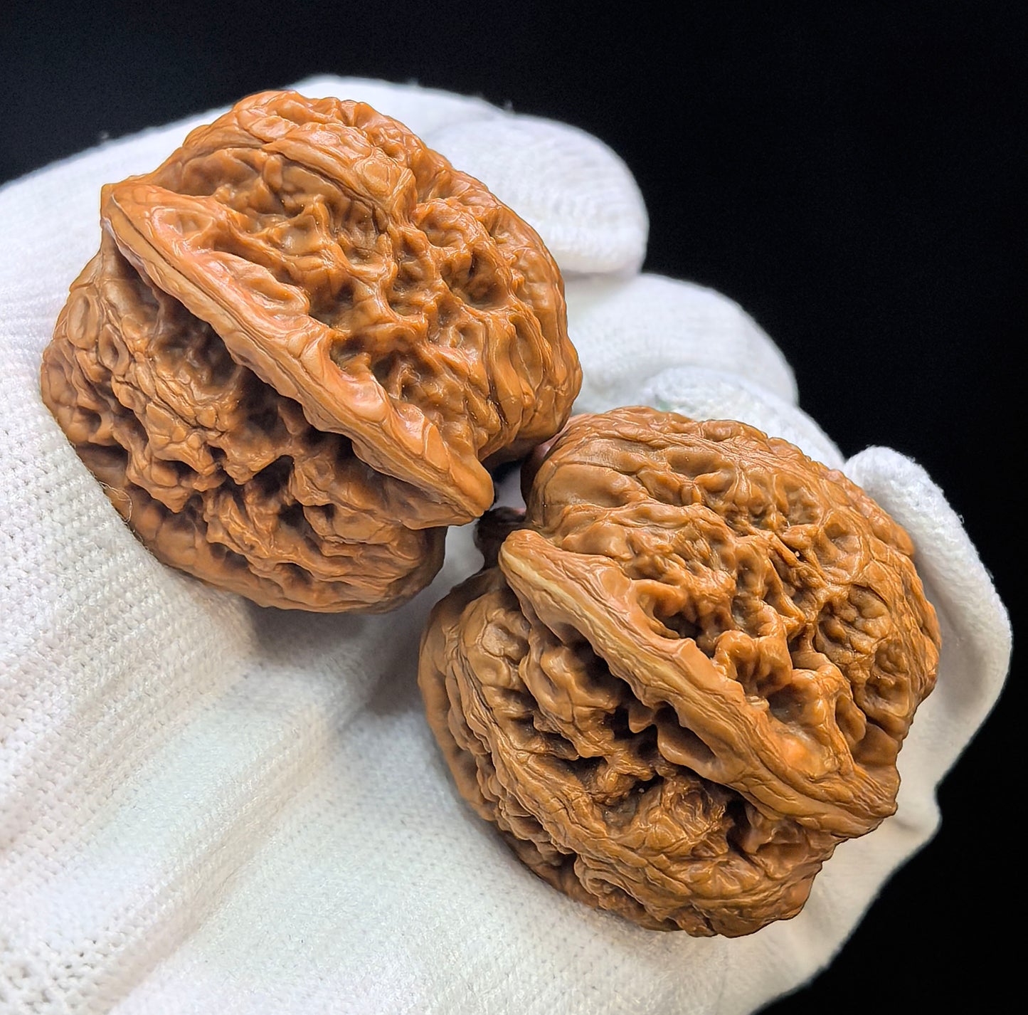 "North China General Shoulder" Huabei Jiangjun Bang Wenwan Walnuts (Pair) | 39.0mm x 40.0mm | Stock ID: HBJJB-1502C