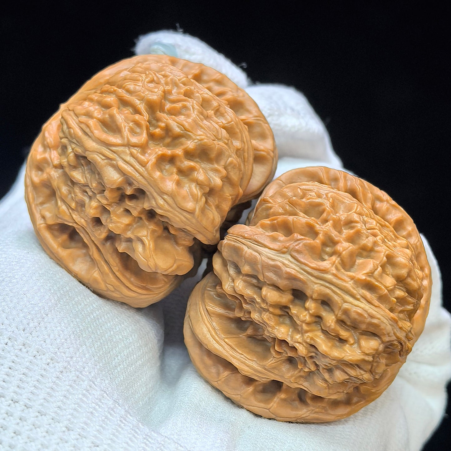 "Spherical White Lionhead" Qiuxing Baishizi QXBSJ-1506C Low-Profile Wenwan Walnuts Pair | 44.0mm x 44.0mm | QXBSJ-1506C