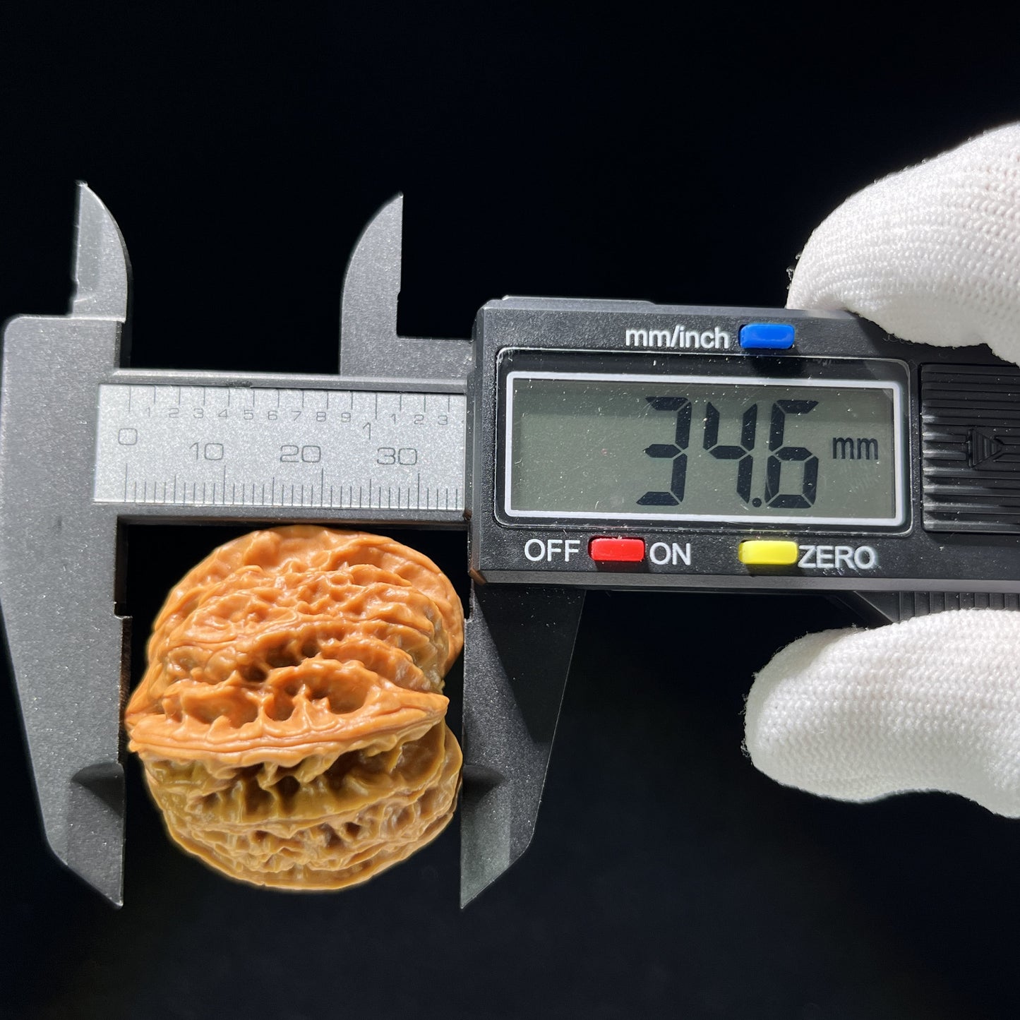 The "Imperial Seal White Lion" (Yuxi Baishizi) Three-Ridge Mutation Pair | 38.0mm x 38.0mm | YXBSZ3N-1001E