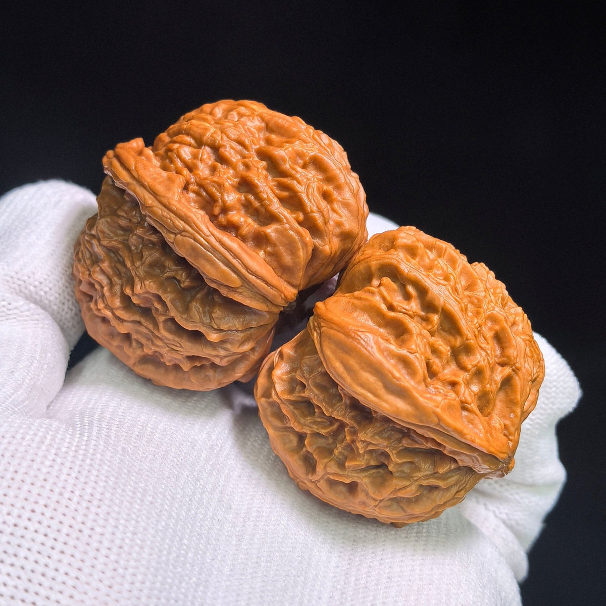 "Bai Shi Zi Xiao Niu Jiao" BSJ-CG1A0E Collector Lineage Wenwan Walnuts Pair | 41.0mm x 44.0mm | Stock ID: BSJ-CG1A0E - ThePatinaProject