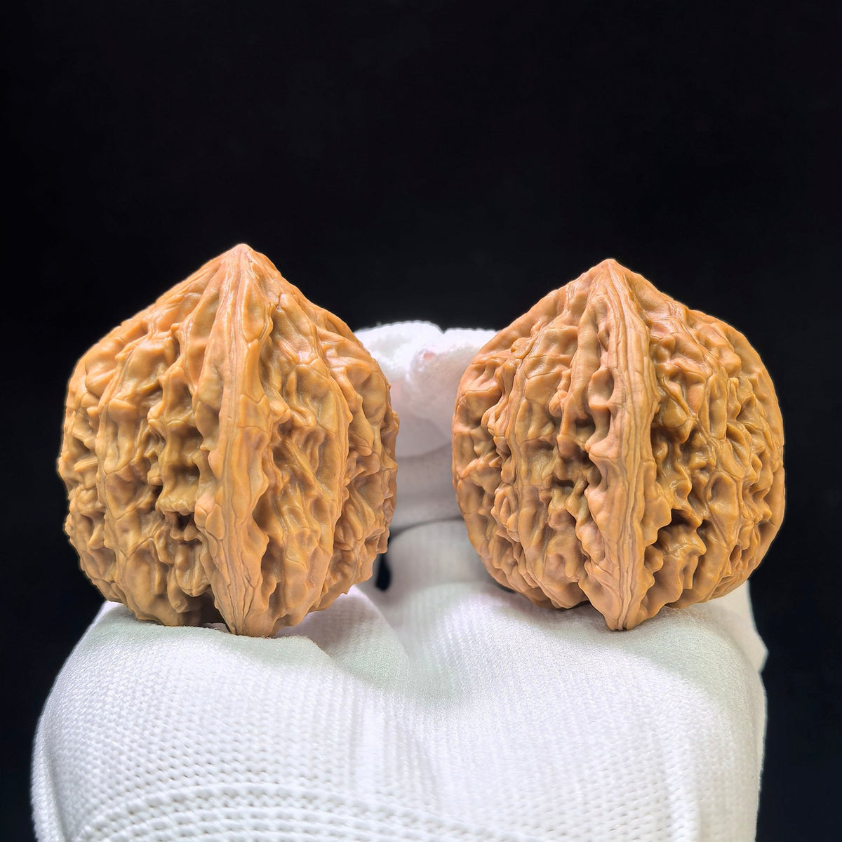 "Beijing Chicken Heart" Beijing Jixin BJJX-1109 Wenwan Walnuts Pair | 42.0mm x 41.0mm | BJJX-1109 - ThePatinaProject