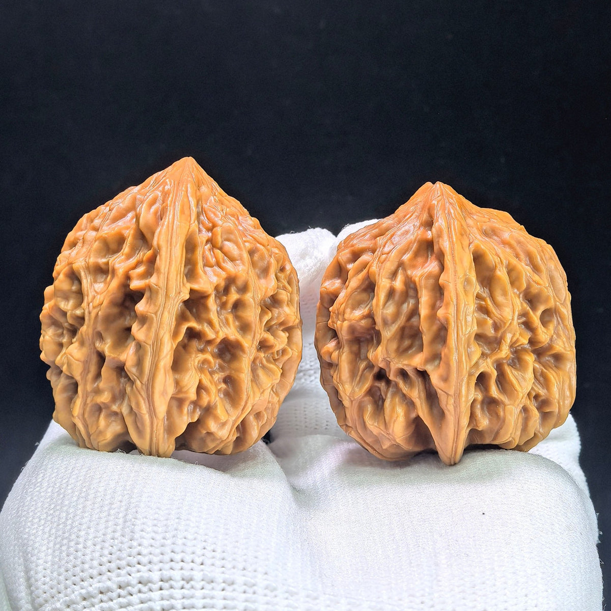 "Beijing Chicken Heart" Beijing Jixin BJJX-1402 Low-Profile Wenwan Walnuts Pair | 38.0mm x 38.0mm | BJJX-1402 - ThePatinaProject