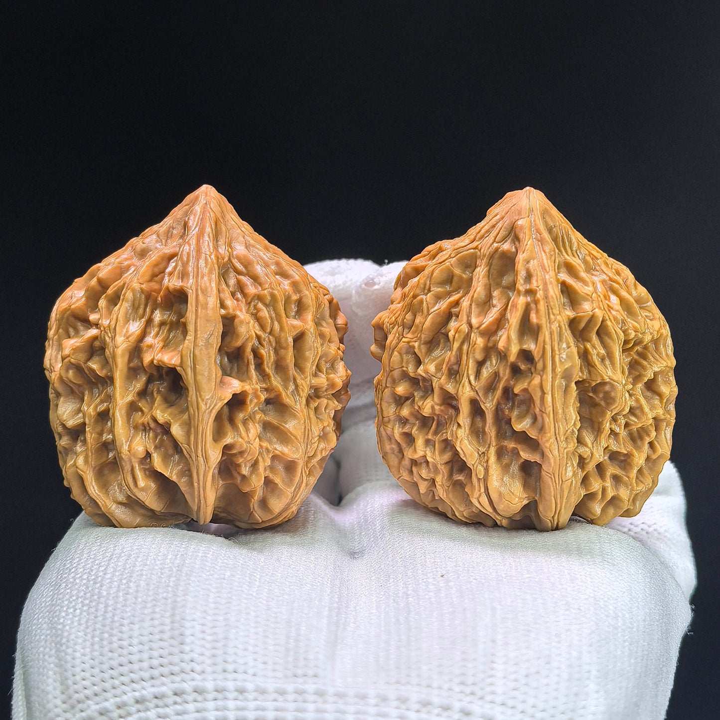 "Beijing Chicken Heart" Beijing Jixin BJJX-1404 Classic Wenwan Walnuts Pair | 42.0mm x 41.0mm | BJJX-1404 - ThePatinaProject