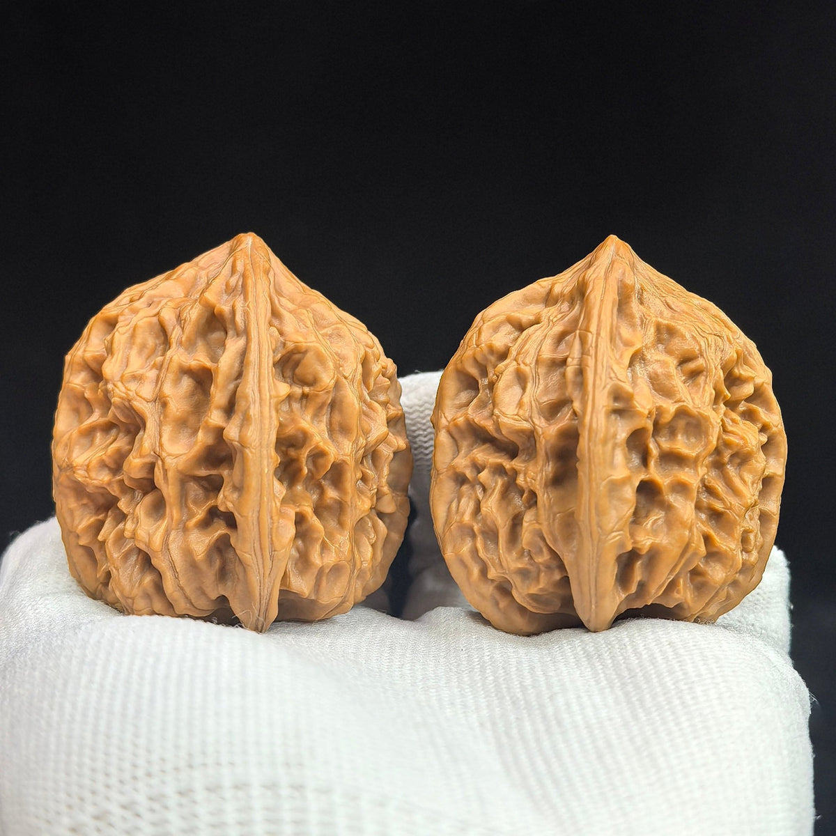 "Beijing Chicken Heart" Beijing Jixin BJJX-17A5C Wenwan Walnuts Pair | 44.0mm x 44.0mm | BJJX-17A5C - ThePatinaProject