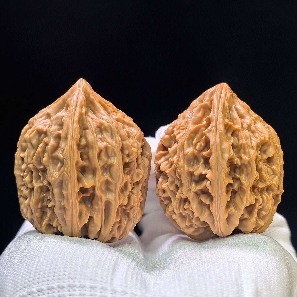 "Beijing Chicken-Heart" Beijing Jixin Classic Heritage Wenwan Walnuts Pair | 36.0mm x 38.0mm | BJJX-1102 - ThePatinaProject