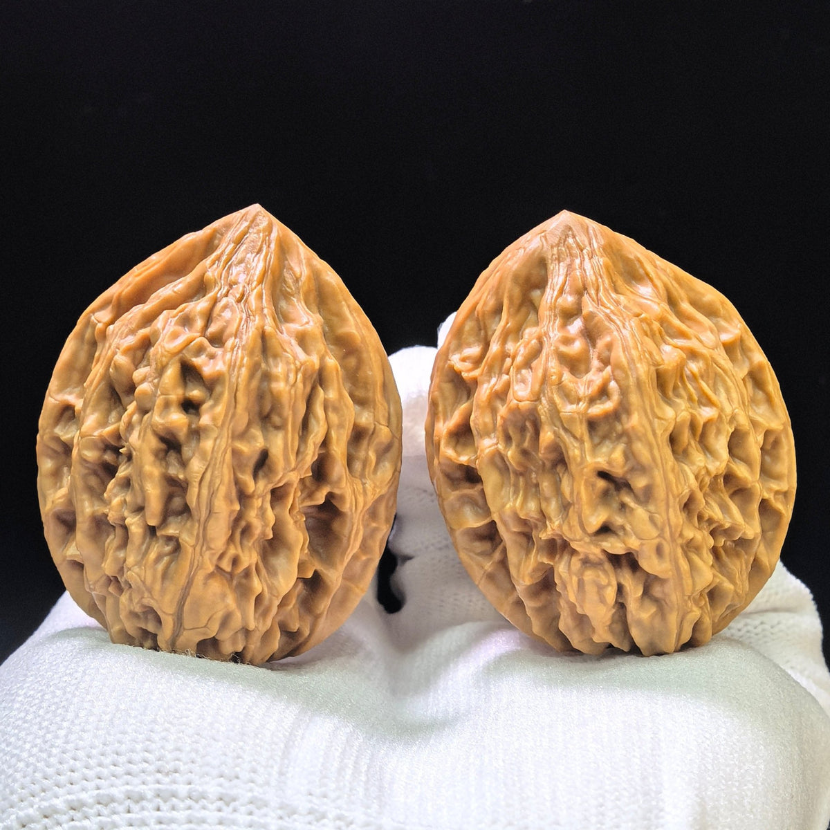 "Beijing Chicken-Heart" Beijing Jixin Classic Heritage Wenwan Walnuts Pair | 36.0mm x 38.0mm | BJJX-1102 - ThePatinaProject