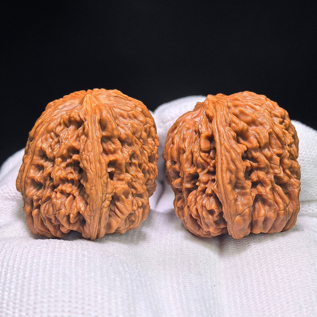 "Blizzard Single Rib" BaoXue YiGenJin BXYGJ-CG1B4E Wenwan Walnuts Collector Pair | 39.0mm x 34.0mm | Stock ID: BXYGJ-CG1B4E - ThePatinaProject