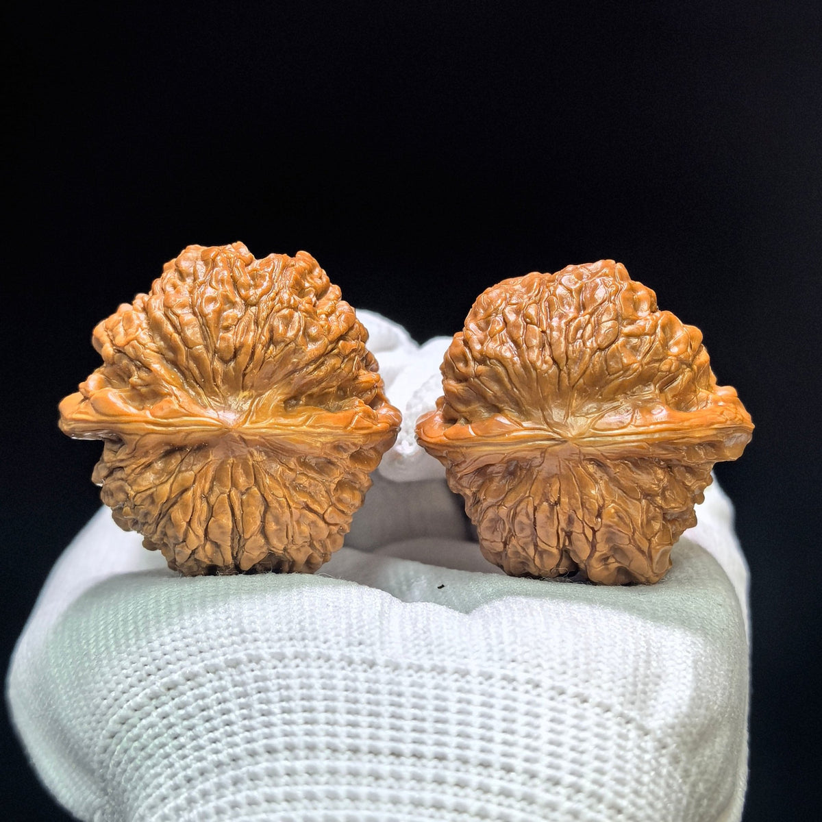 "Blood Qilin" Xue Qilin XQL-1601 Low-Profile Wenwan Walnuts Pair | 38.0mm x 38.0mm | XQL-1601 - ThePatinaProject