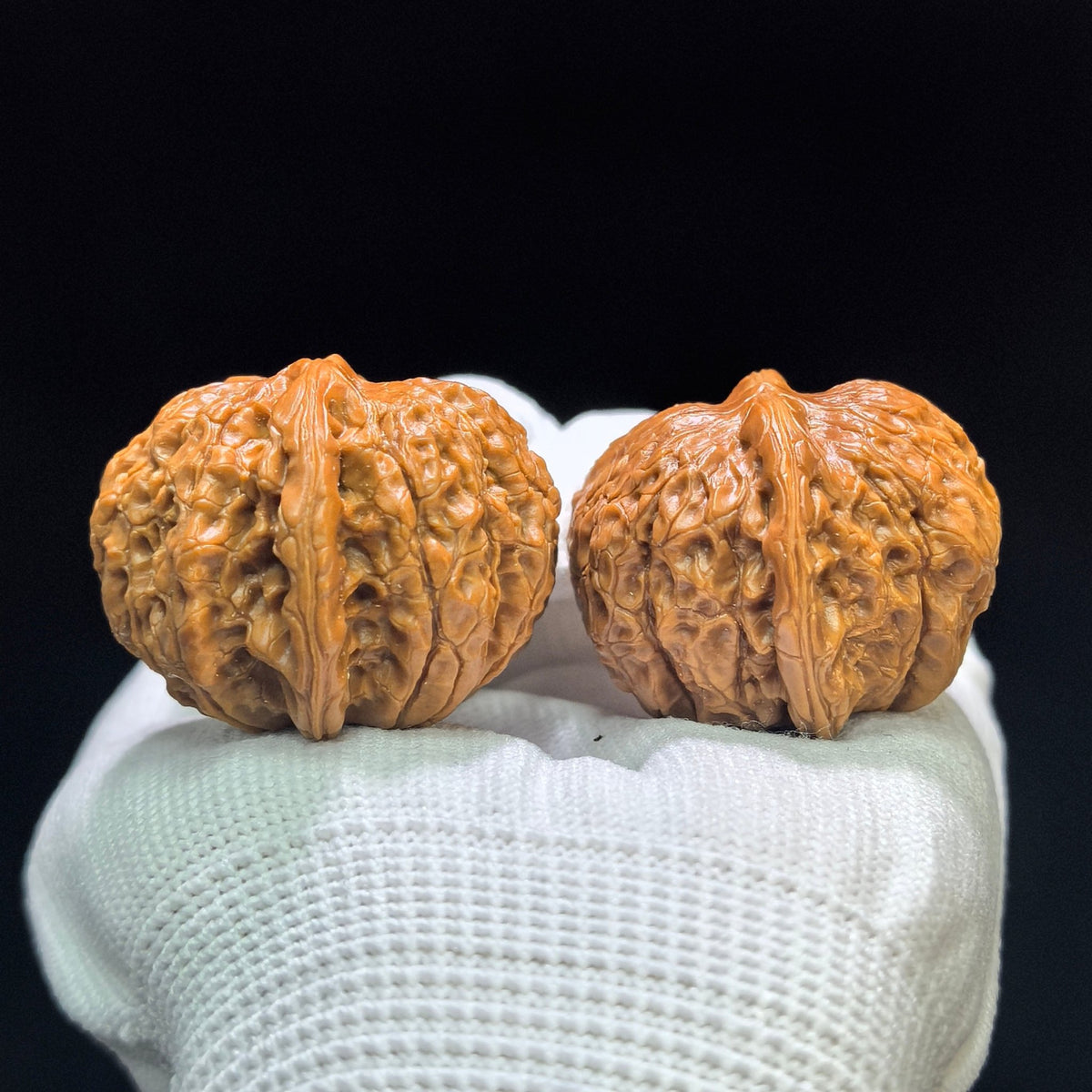 "Blood Qilin" Xue Qilin XQL-1601 Low-Profile Wenwan Walnuts Pair | 38.0mm x 38.0mm | XQL-1601 - ThePatinaProject