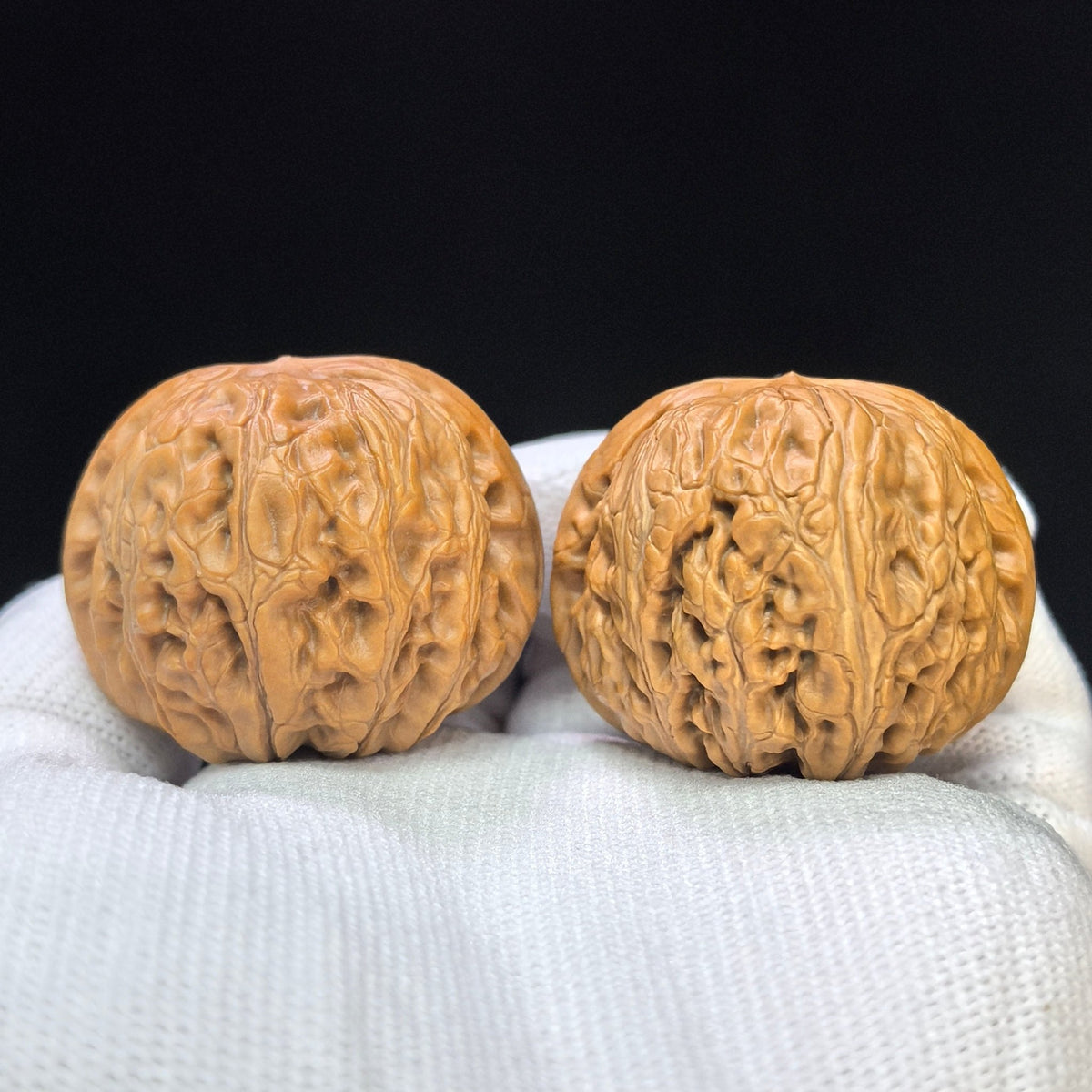 Broad-Rimmed Rounded Pinggu Yuanbao Wenwan Walnut Pair — 38.0mm x 39.0mm | PGYB-1504C - ThePatinaProject
