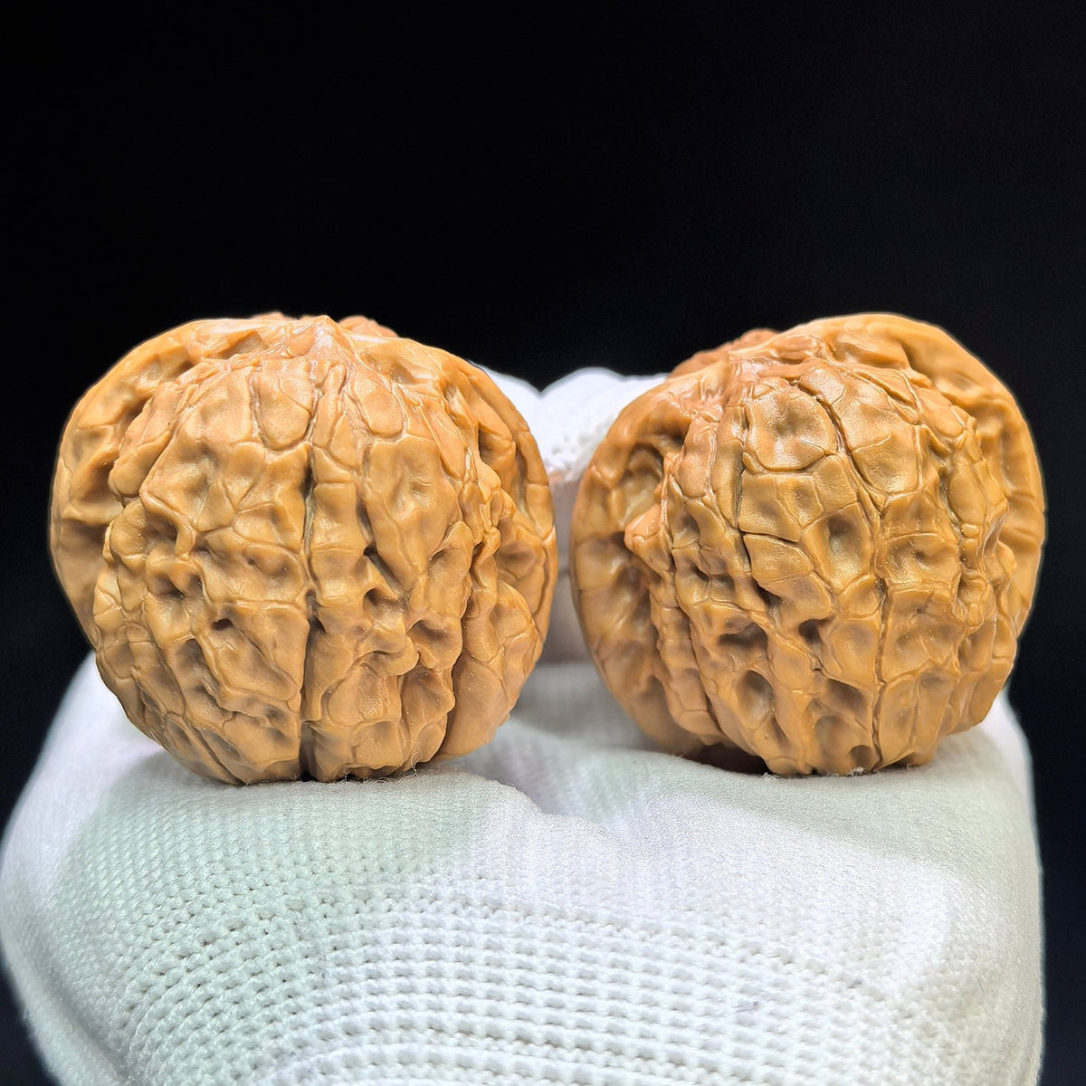 "Butterfly Oracle Bone Script" Hudie Jiaguwen HDJGW-1601 Low-Profile Wenwan Walnuts Pair | 40.0mm x 38.0mm | HDJGW-1601 - ThePatinaProject