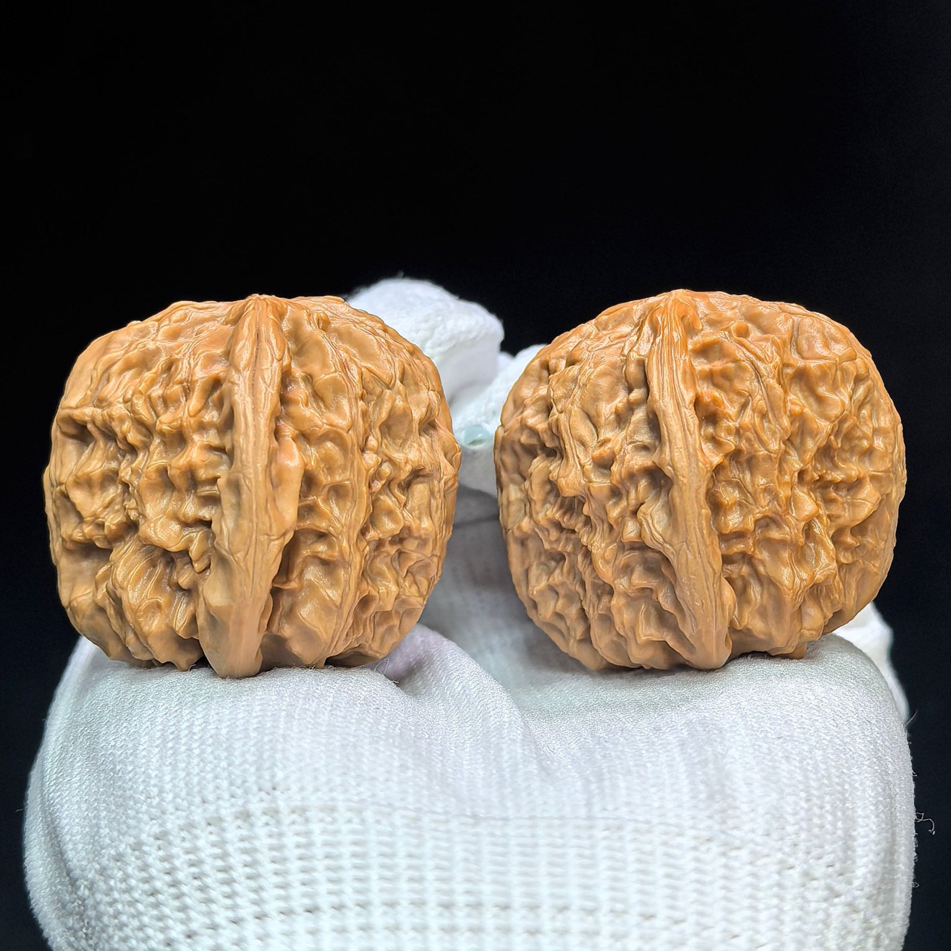 "Classic White Lion" Baishizi Low-Profile Wenwan Walnuts Pair | 39.0mm x 39.0mm | BSJ-1504C - ThePatinaProject