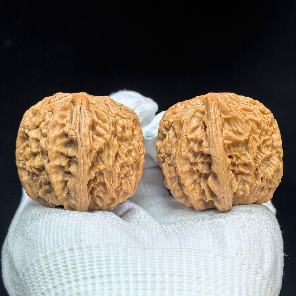 "Classic White Lion" Baishizi Low-Profile Wenwan Walnuts Pair | 39.0mm x 39.0mm | BSJ-1504C - ThePatinaProject